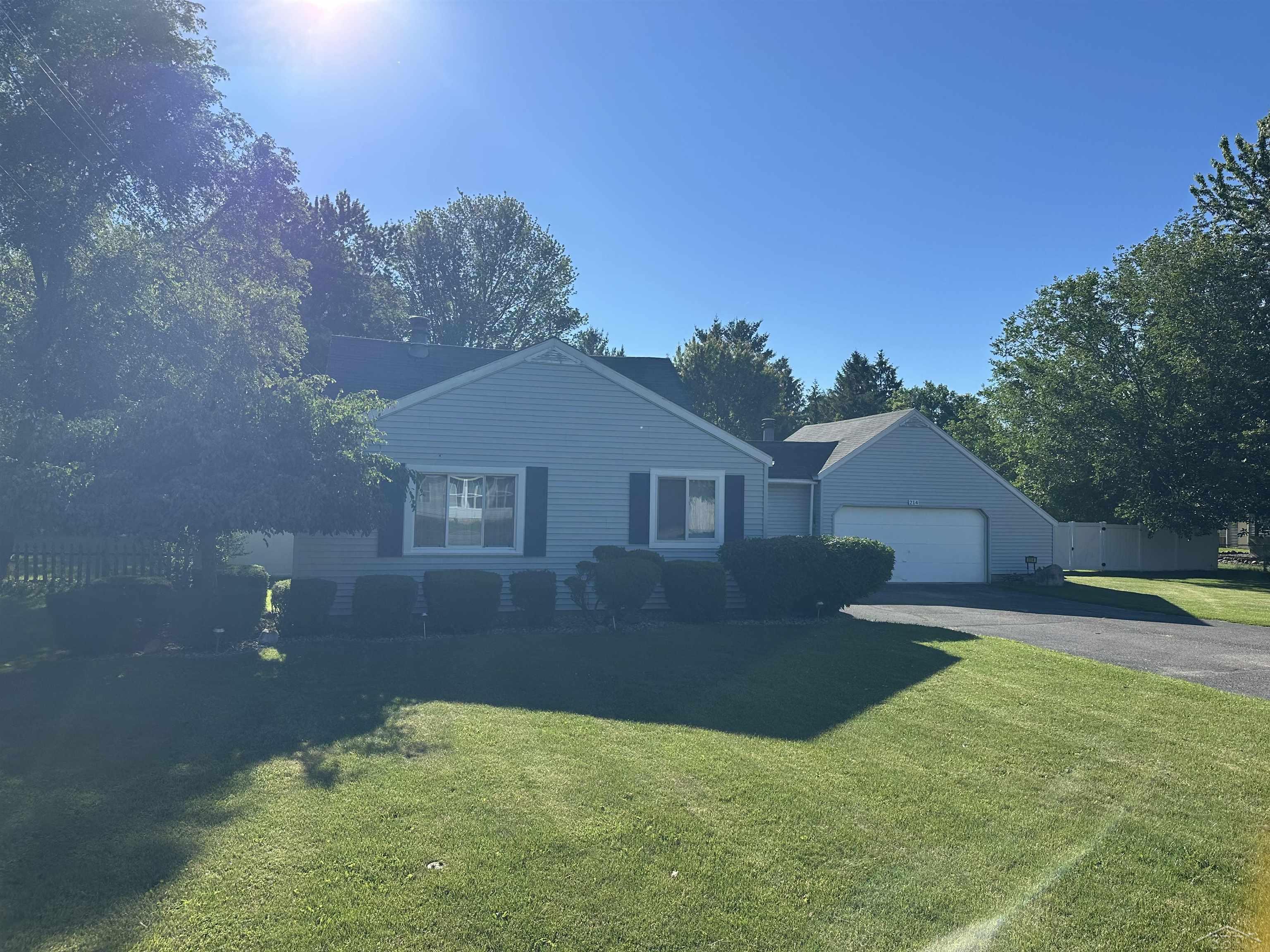 214 N Hemlock Road Property Photo 4