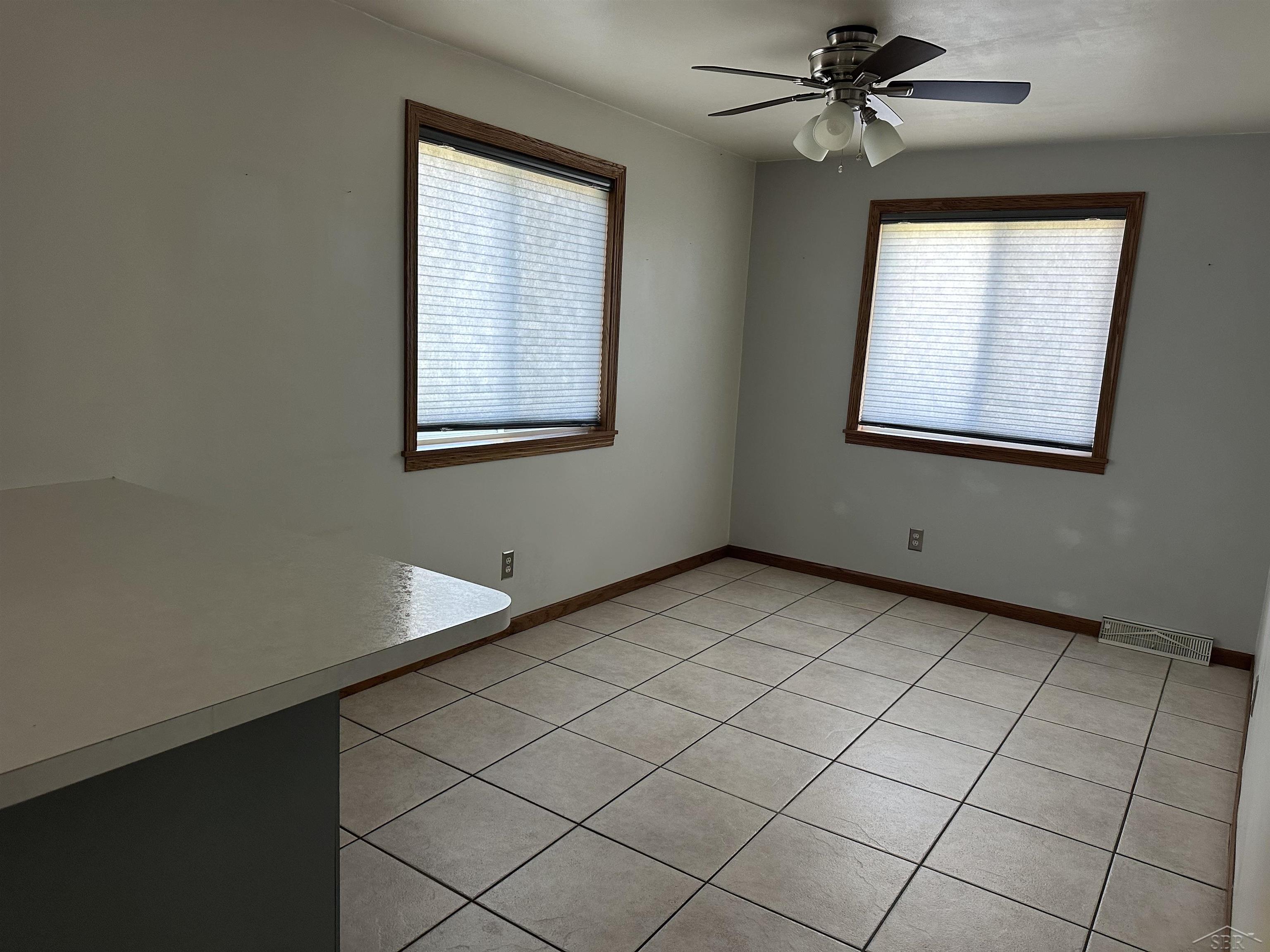 214 N Hemlock Road Property Photo 10