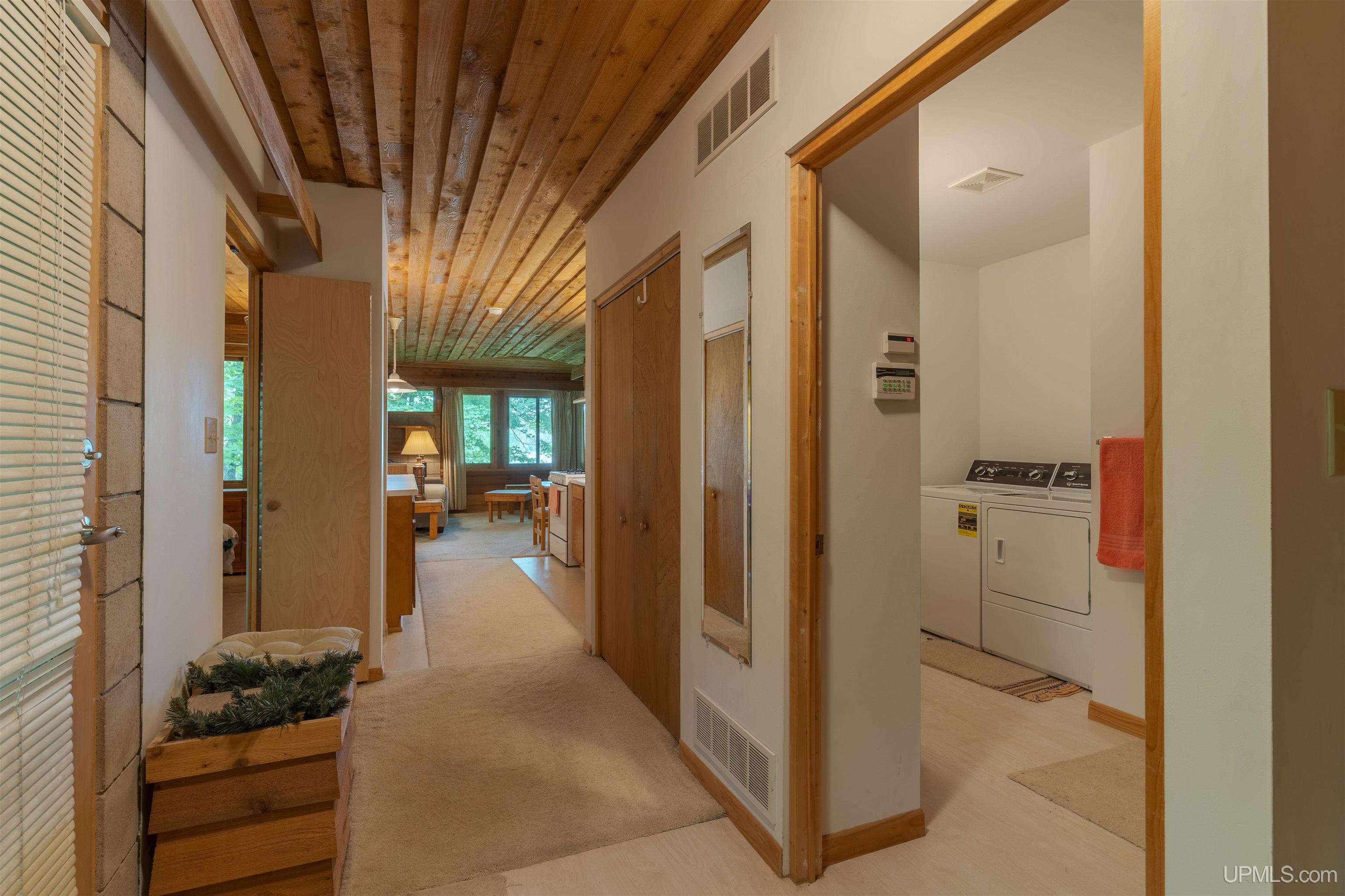104 N Hagerman Lake Road Property Photo 3