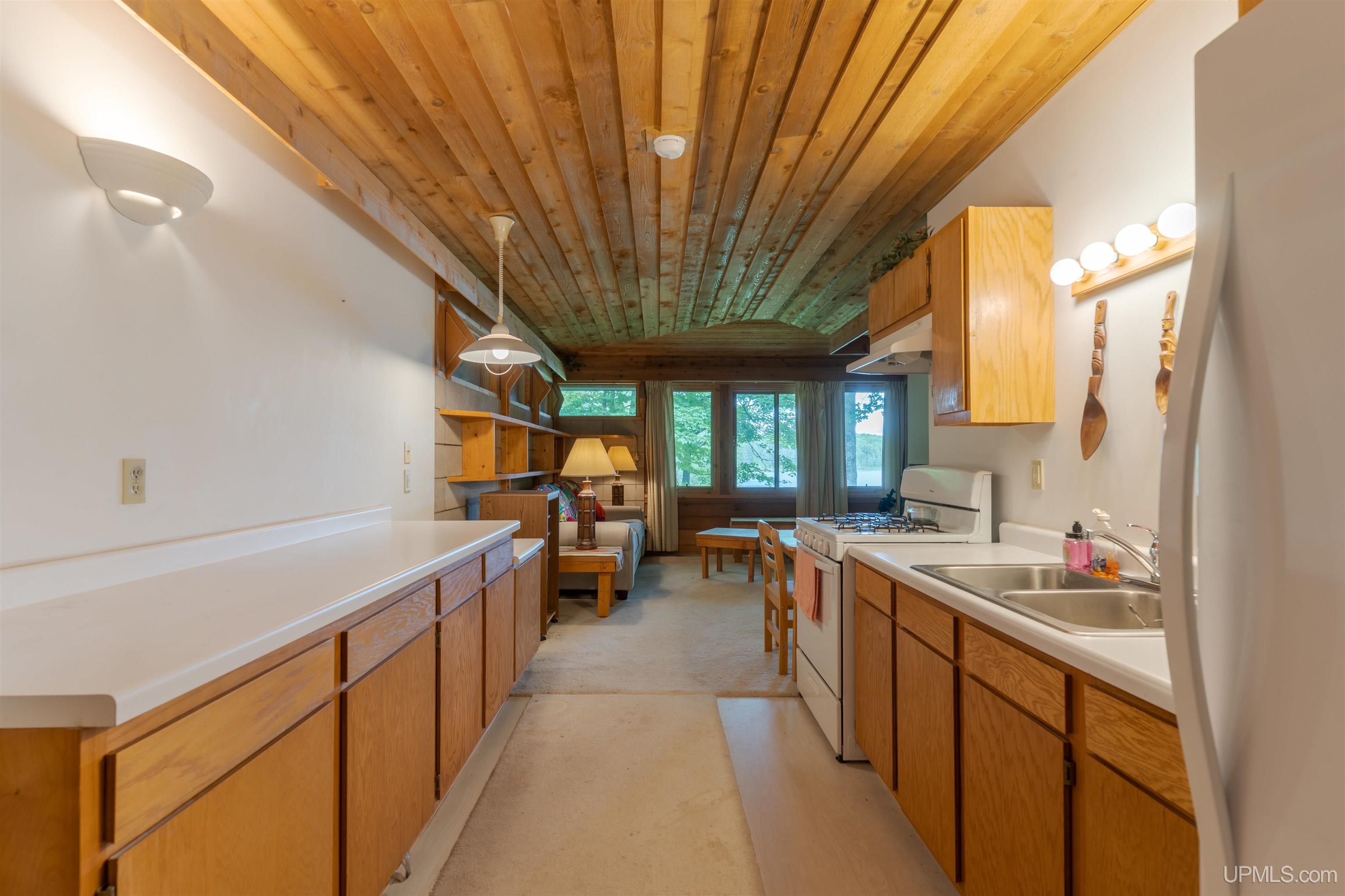 104 N Hagerman Lake Road Property Photo 4