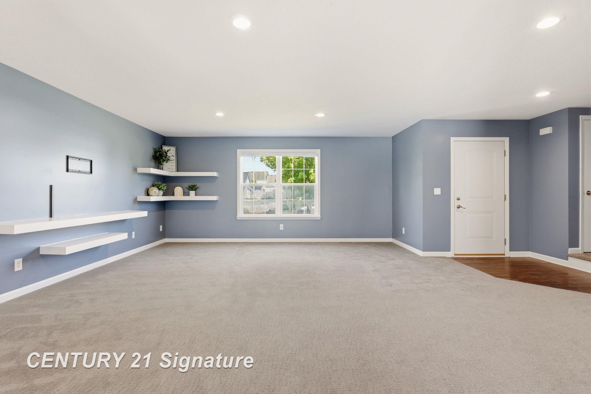 8433 Waxwing Drive Property Photo 8