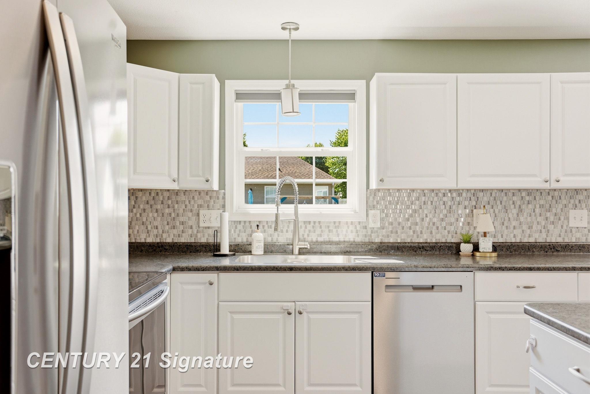 8433 Waxwing Drive Property Photo 14