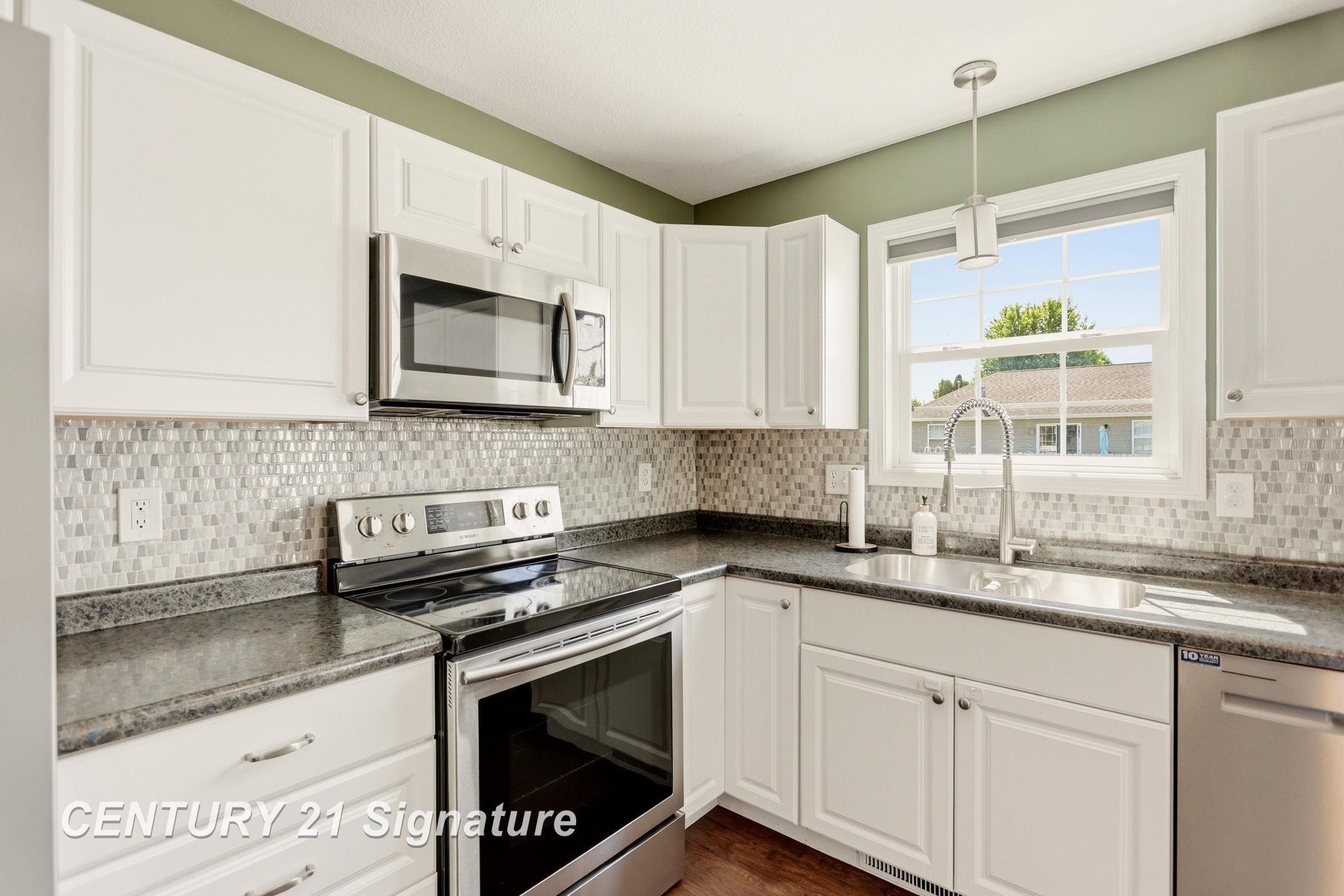 8433 Waxwing Drive Property Photo 16