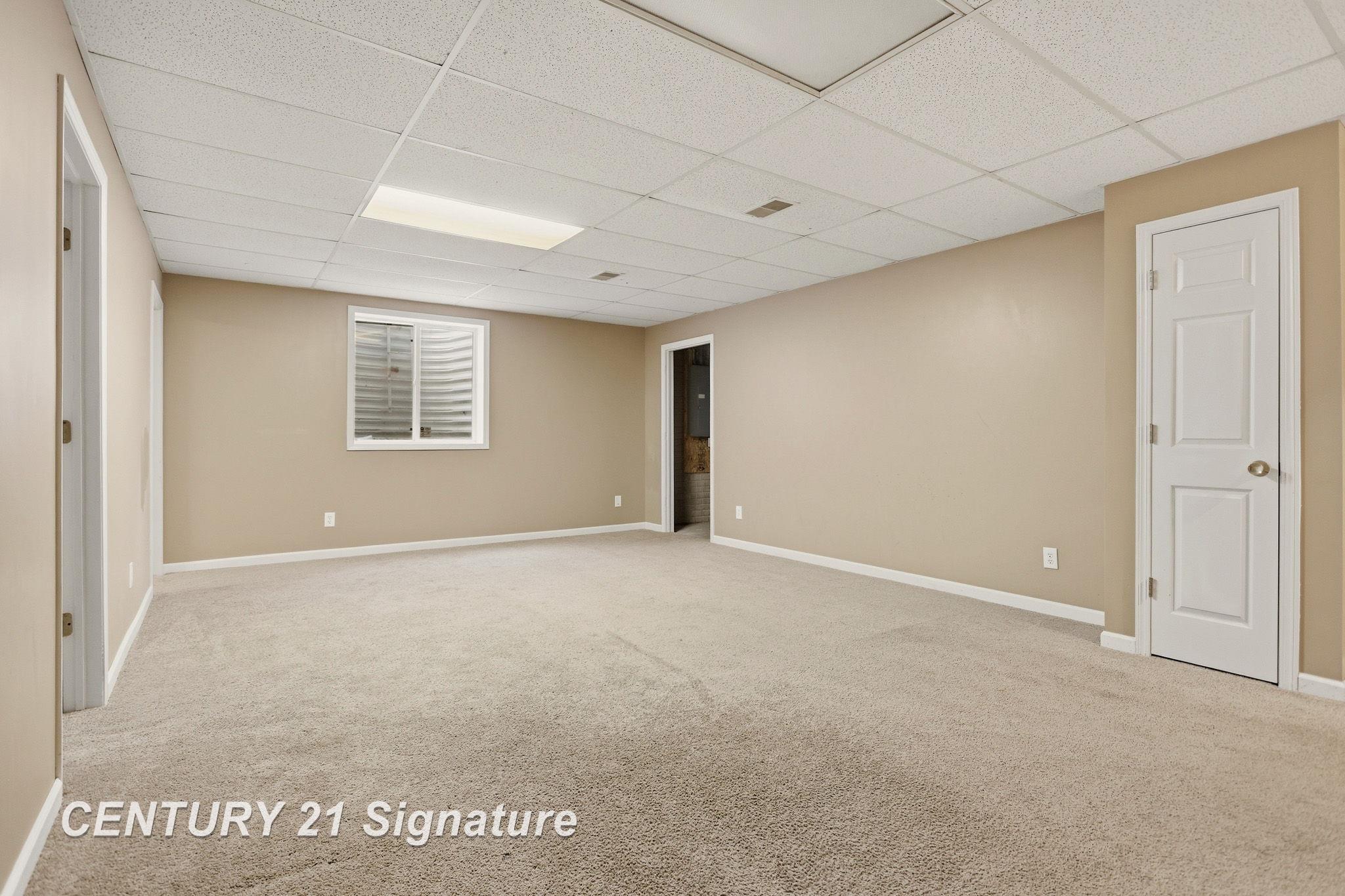 8433 Waxwing Drive Property Photo 32