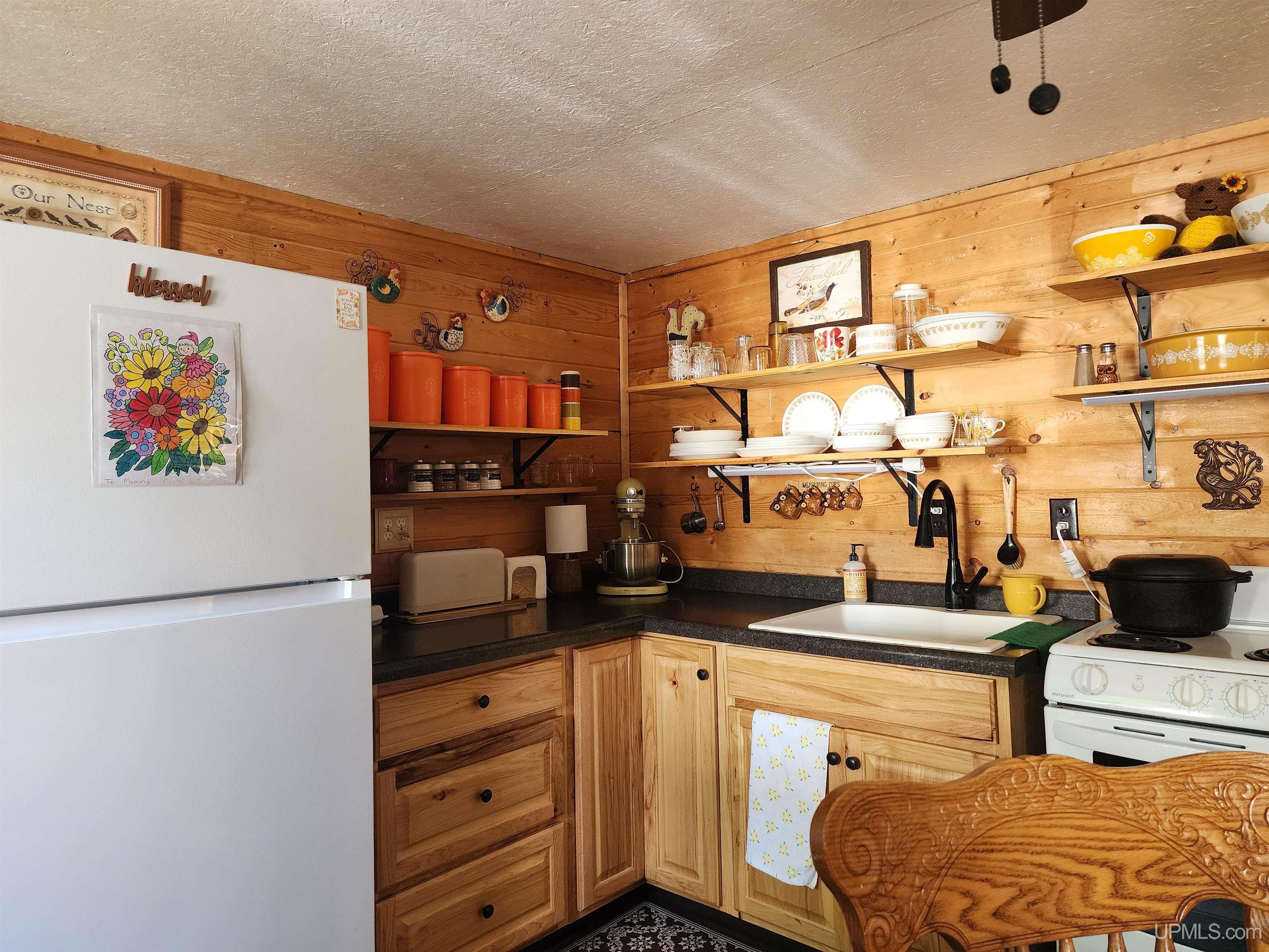 E2951 Torma Road Property Photo 4