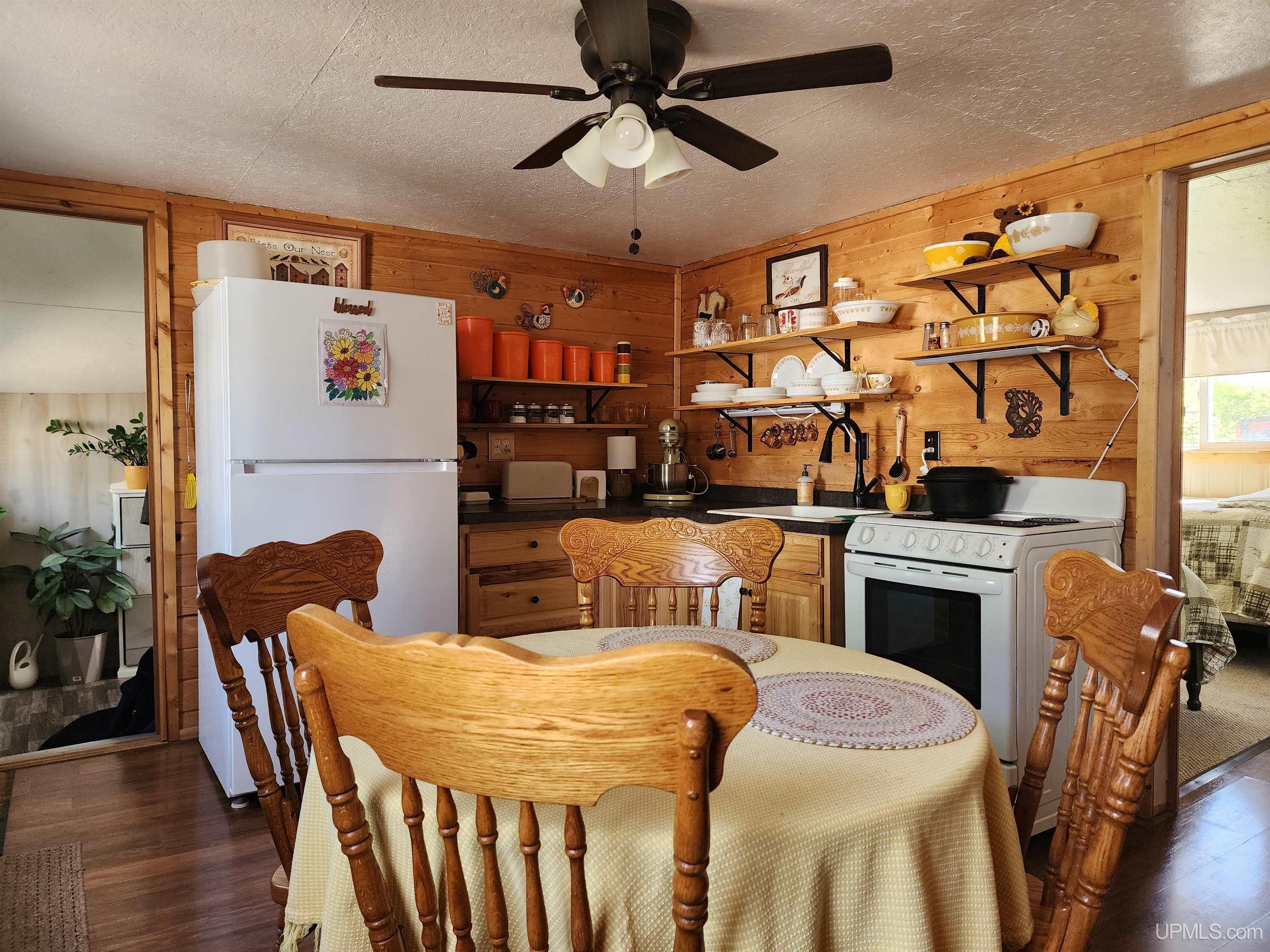 E2951 Torma Road Property Photo 5