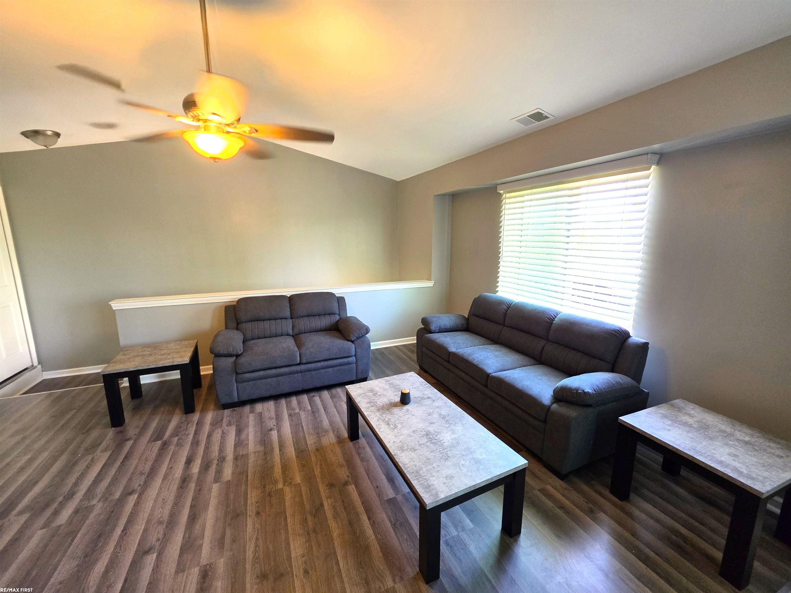 17438 Utica Oaks Lane Property Photo 3