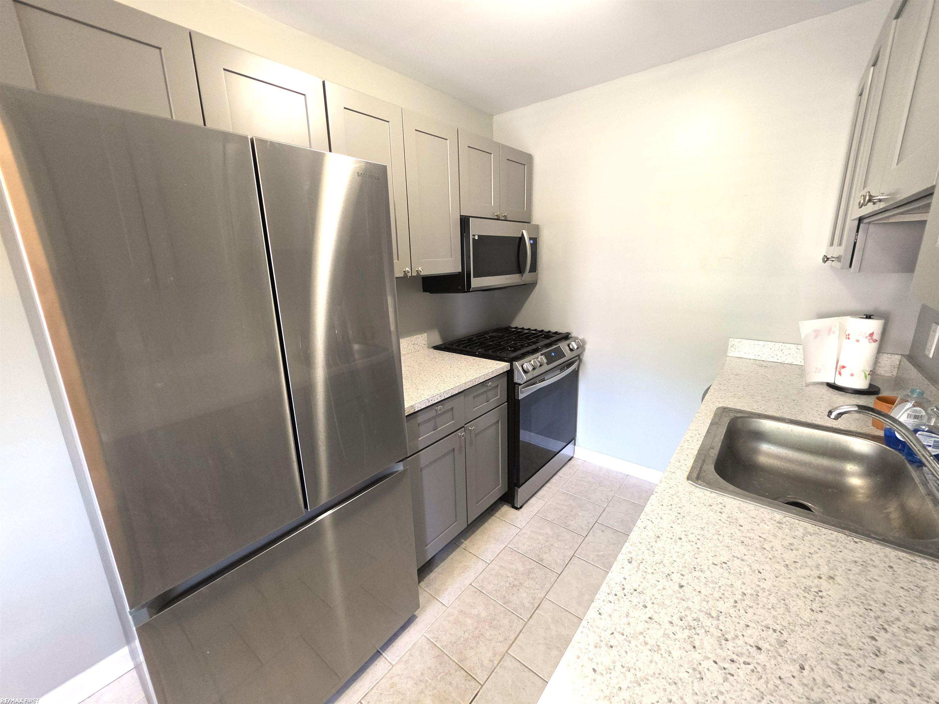 17438 Utica Oaks Lane Property Photo 4