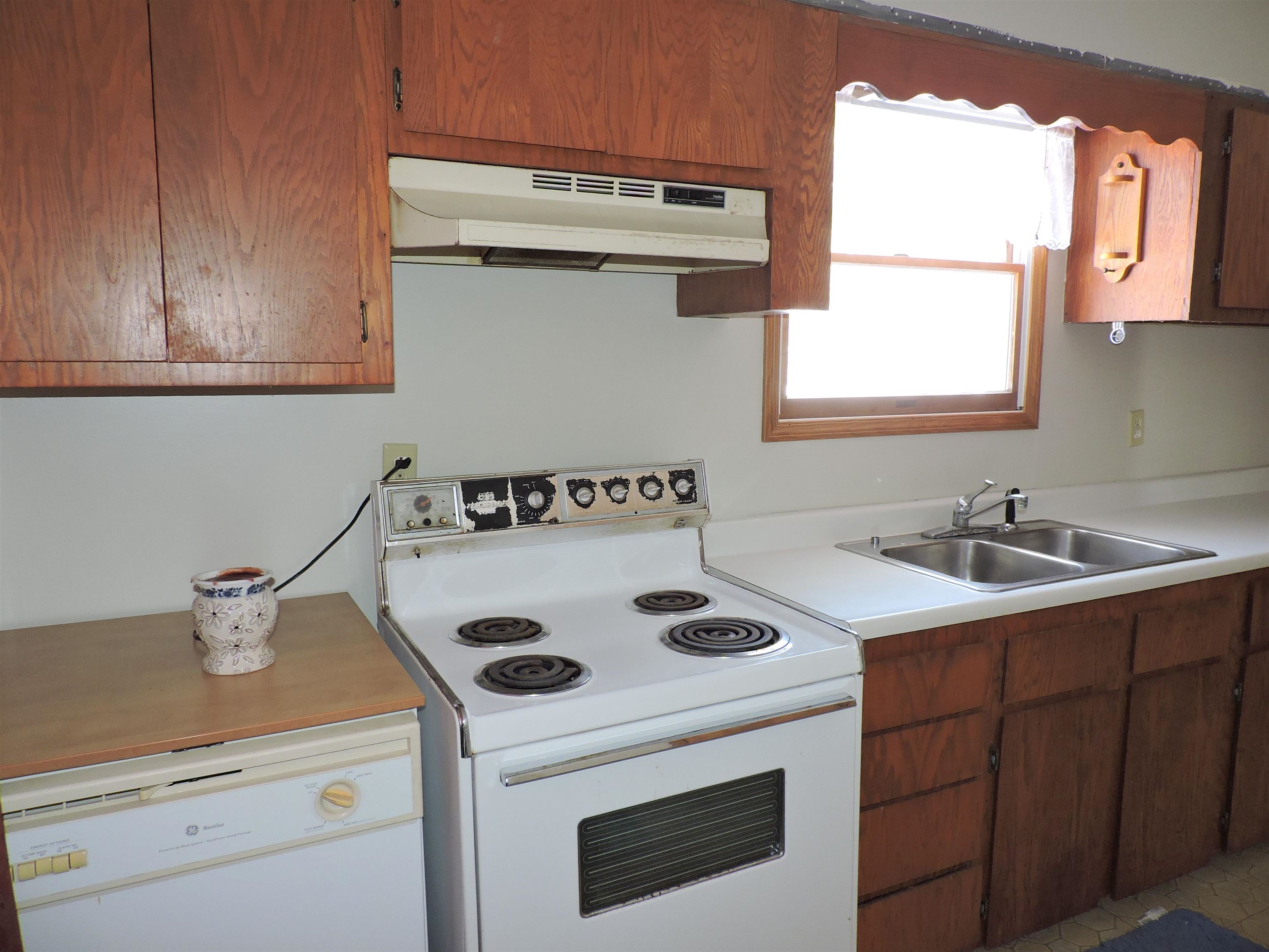 6686 Keystone Road Property Photo 6