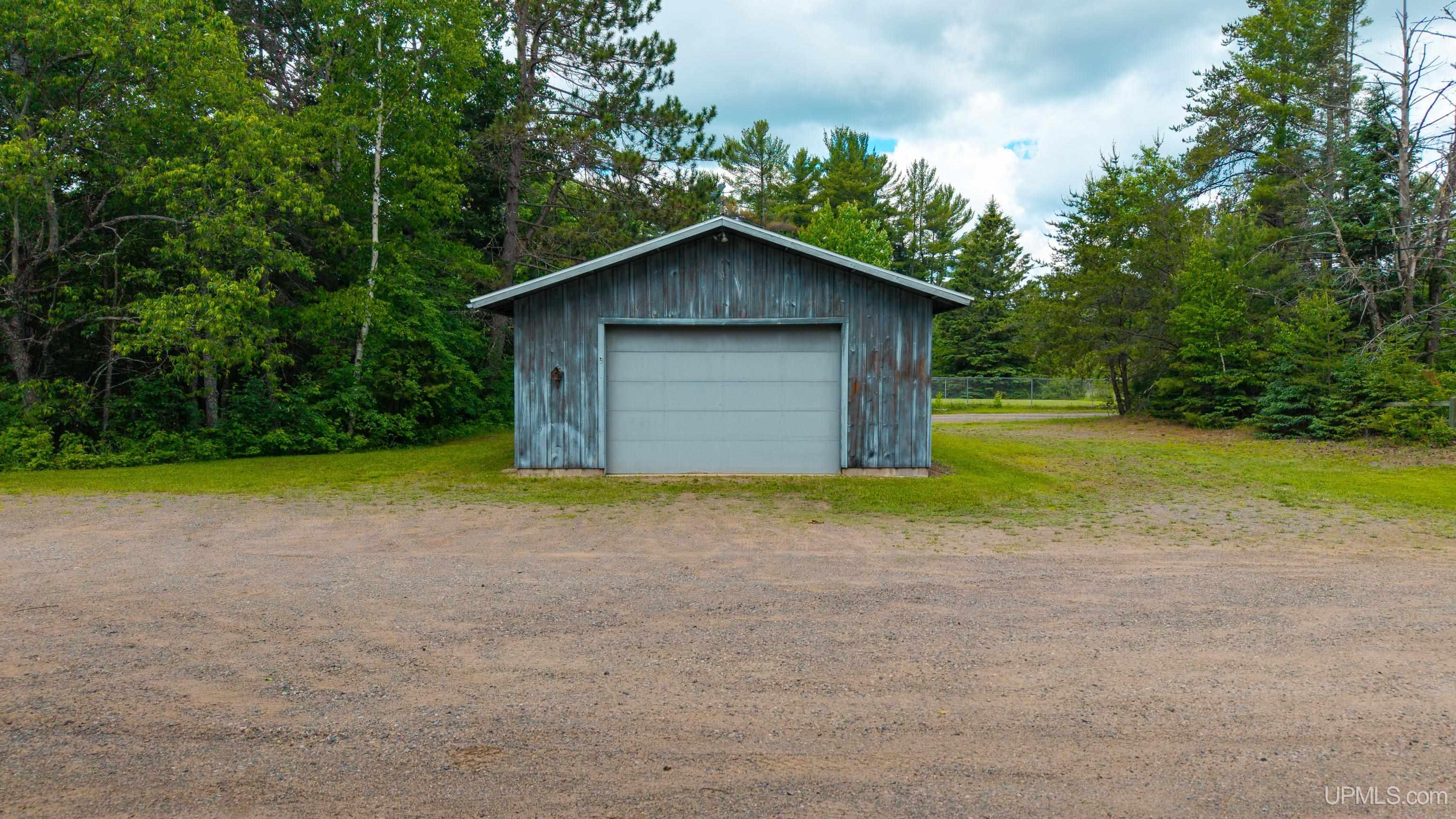 2813 Us 41 W Highway Property Photo 45