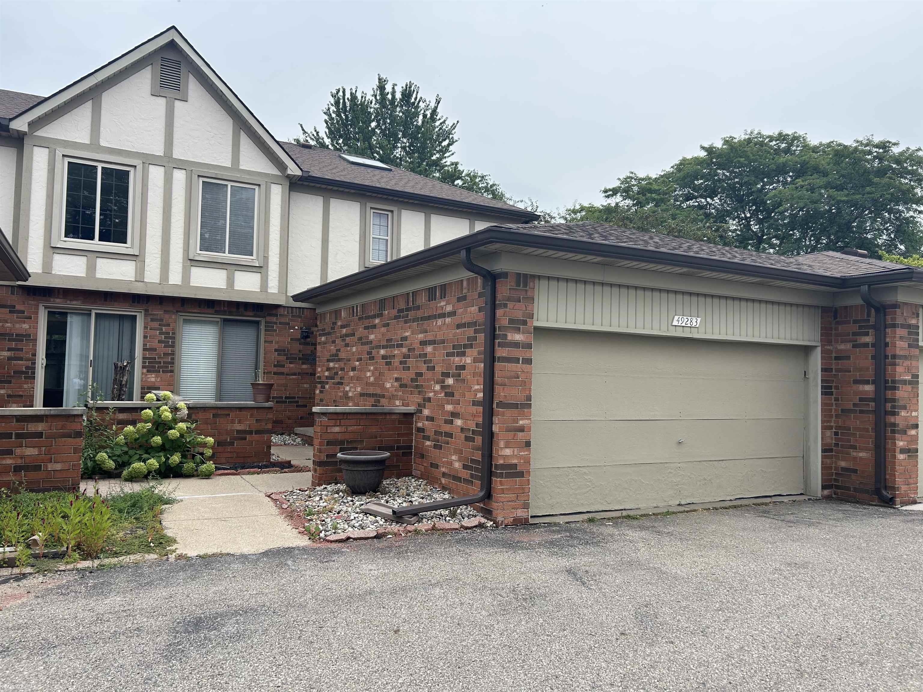49283 Ashley Court Property Photo 1