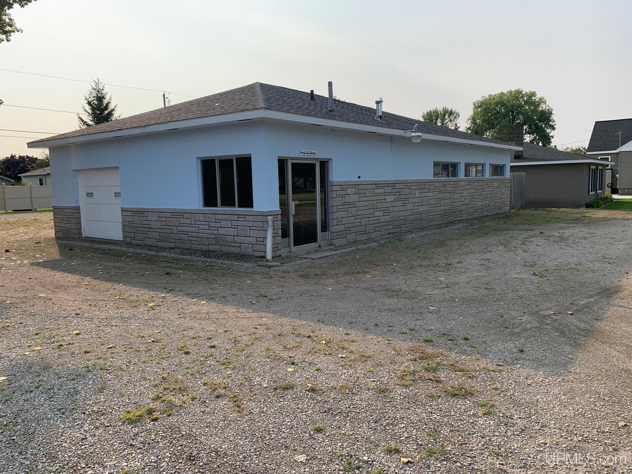 4230 10th Street Property Photo 1