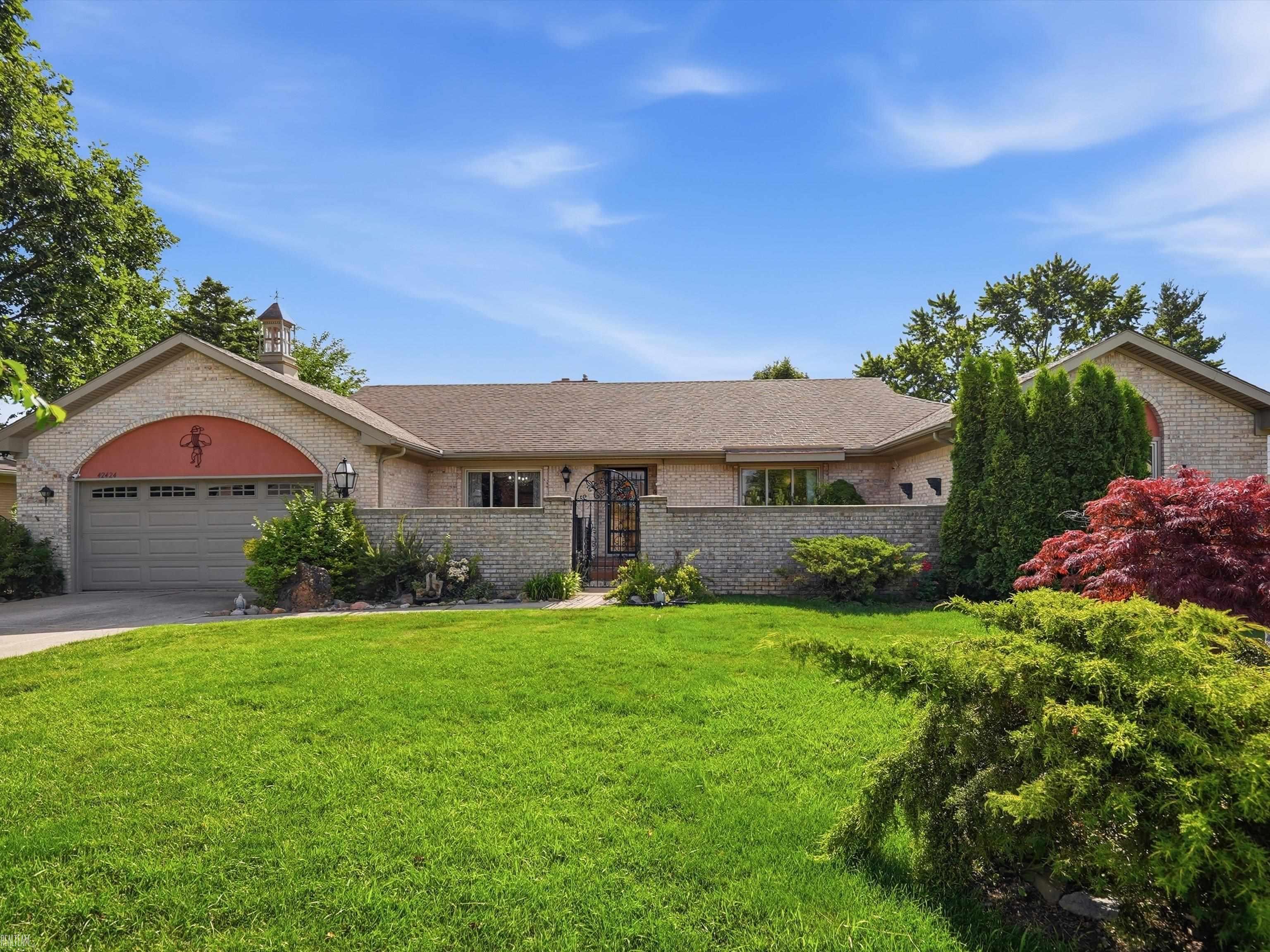 42424 Tessmer Drive Property Photo 1
