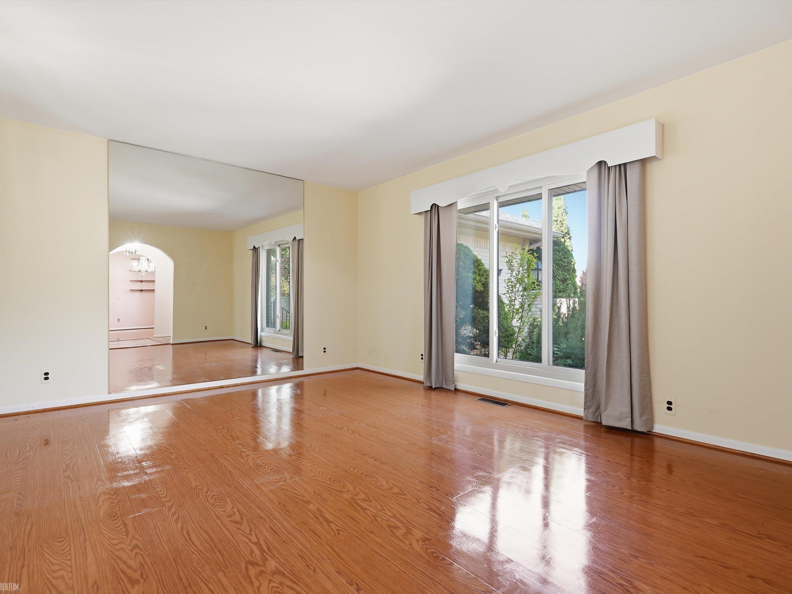 42424 Tessmer Drive Property Photo 5