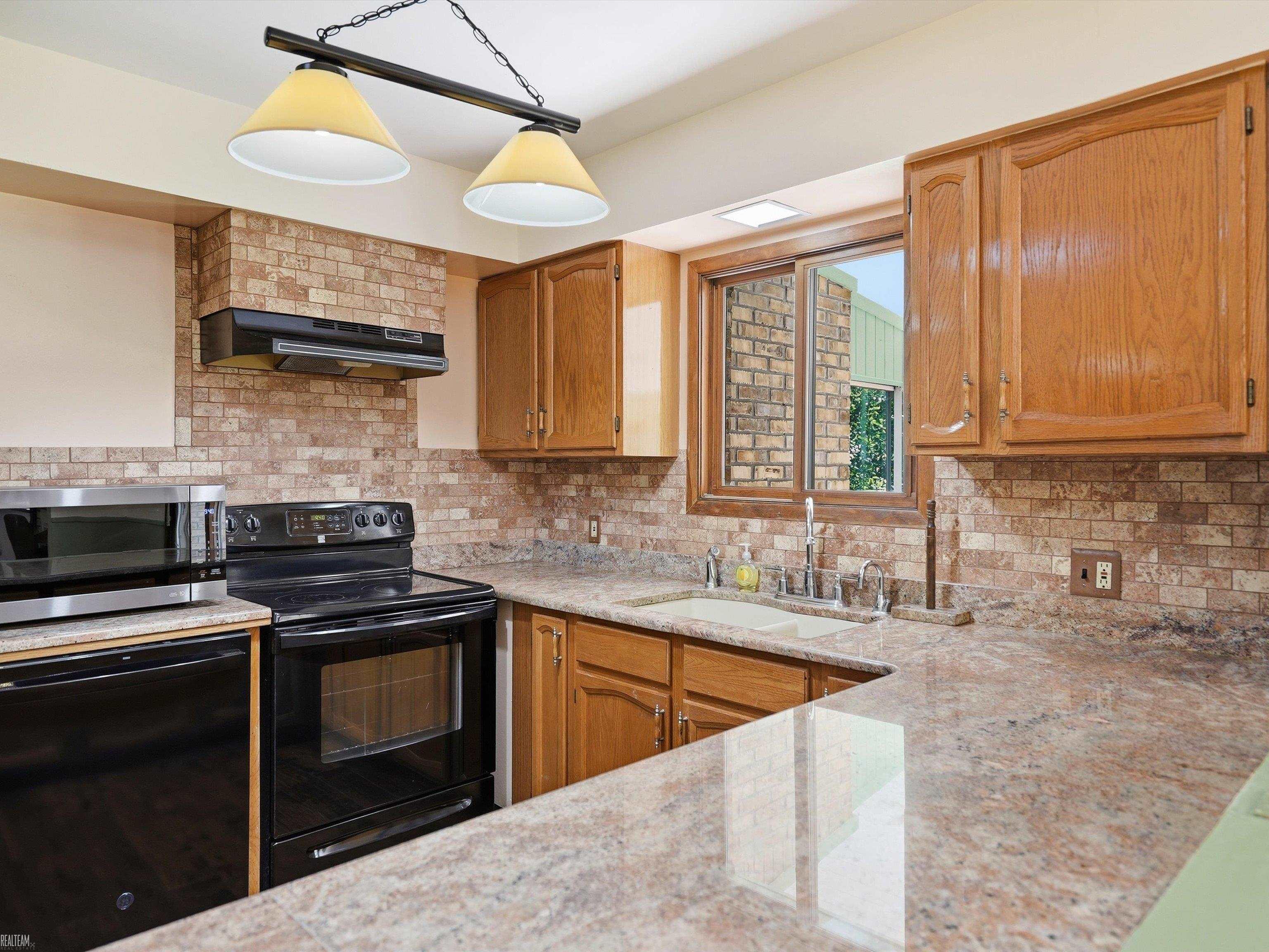 42424 Tessmer Drive Property Photo 16