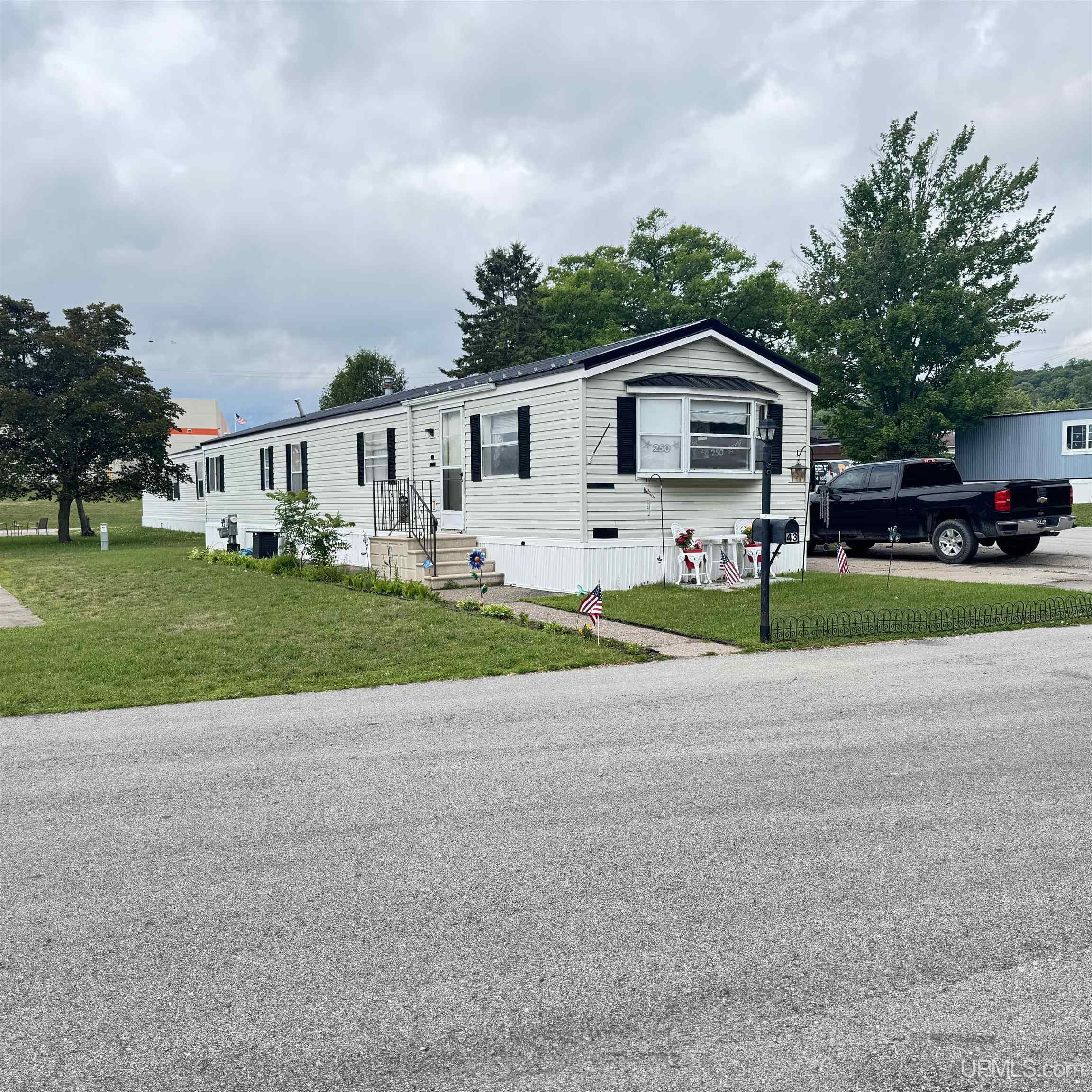 W8007 S Us 2/141 Highway Property Photo 1