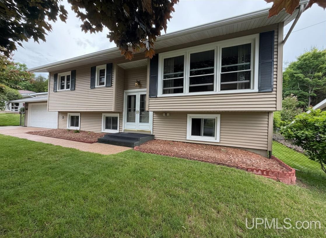618 Mesnard Street Property Photo 1