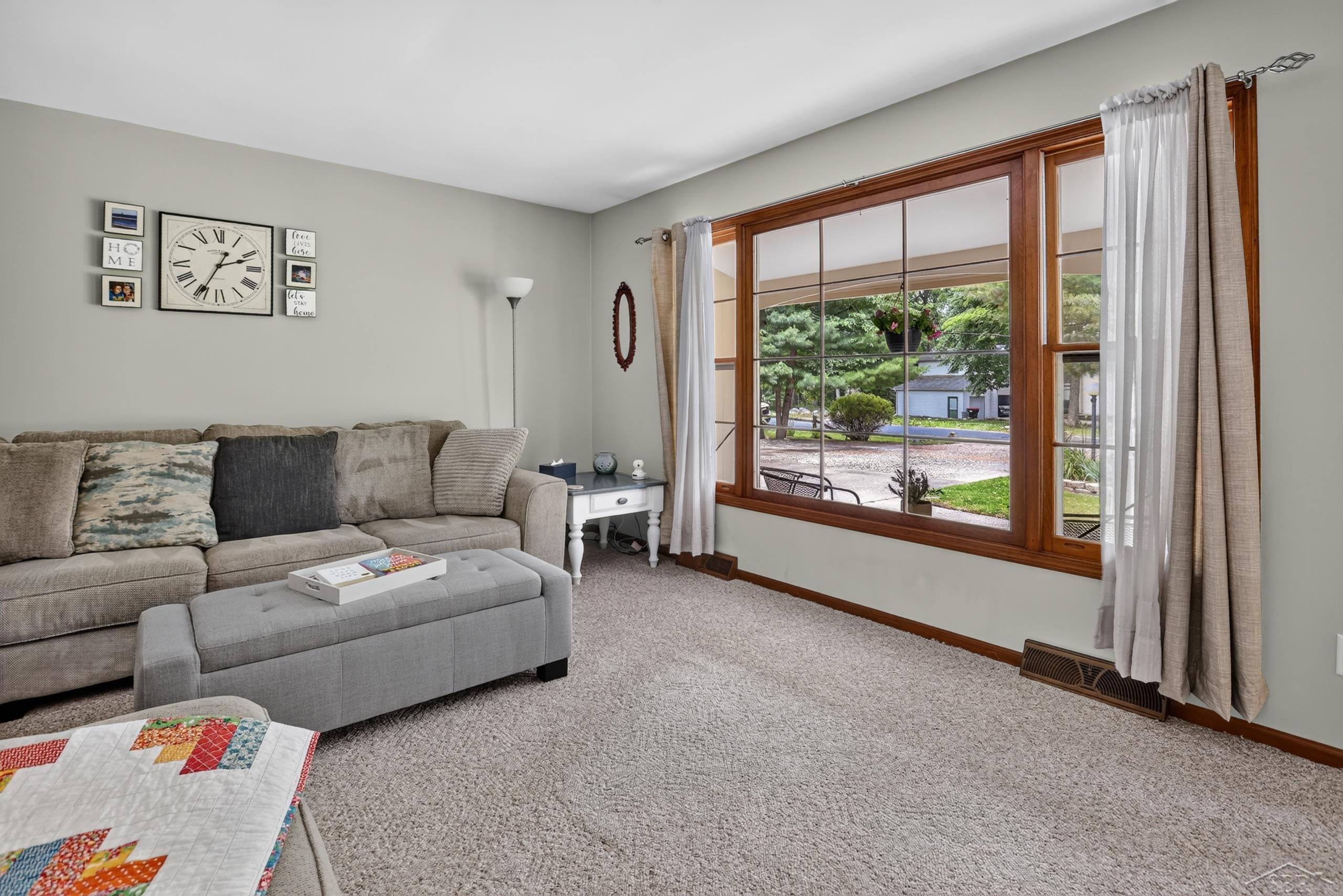 20440 Thornapple Lane Property Photo 5