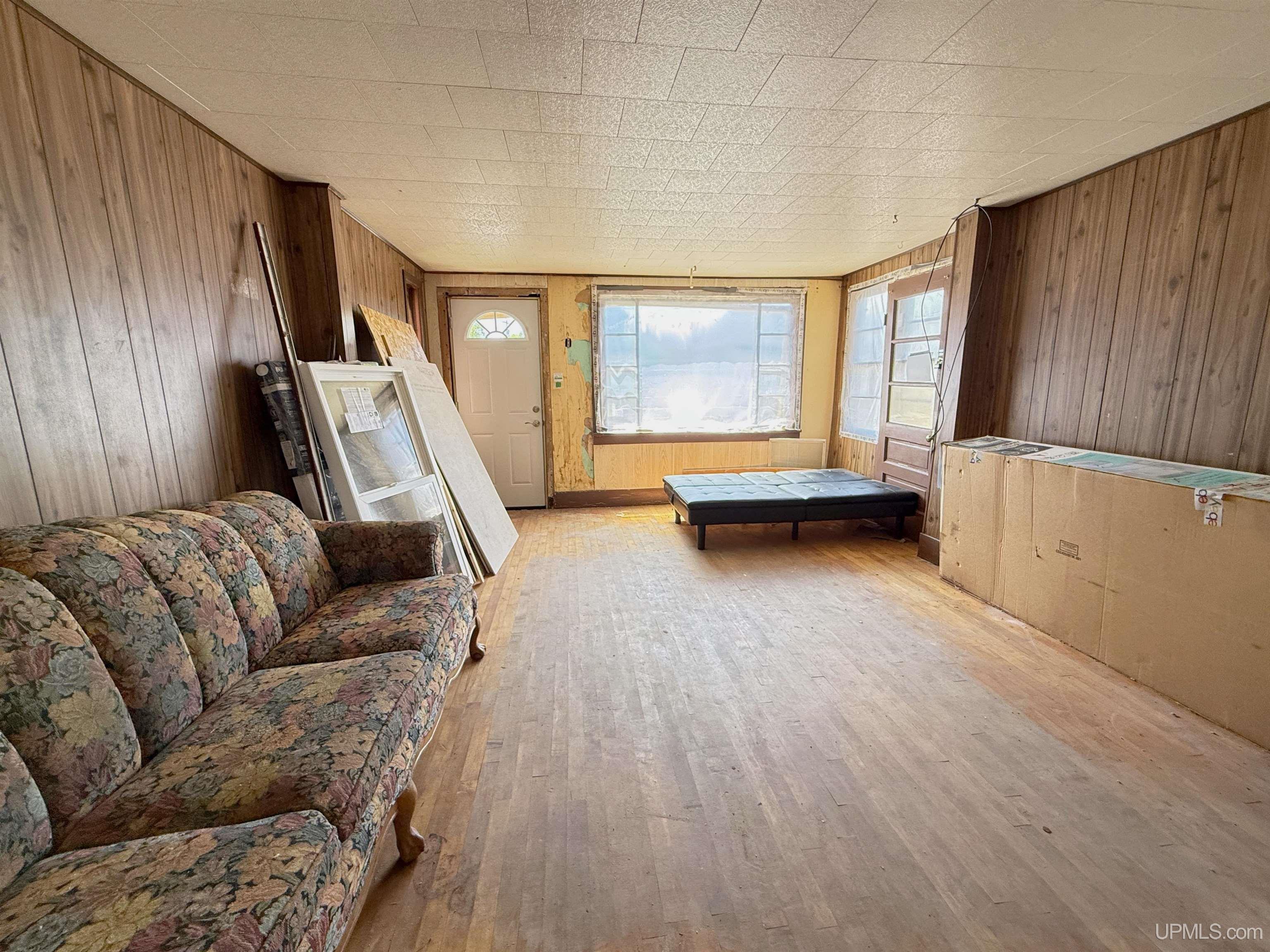 25396 Portland Street Property Photo 4