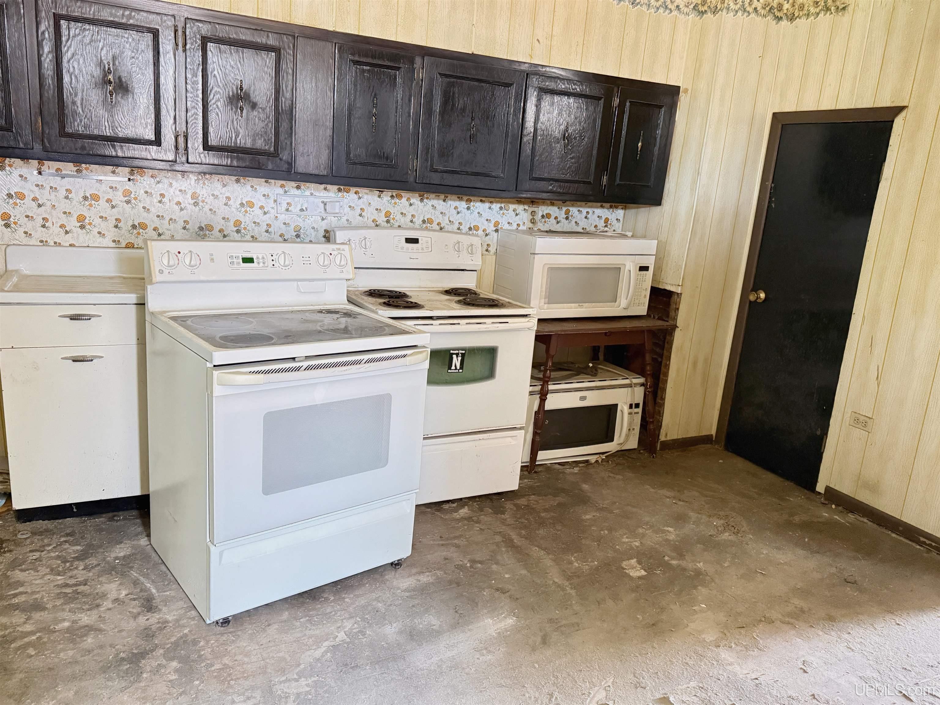 25396 Portland Street Property Photo 7