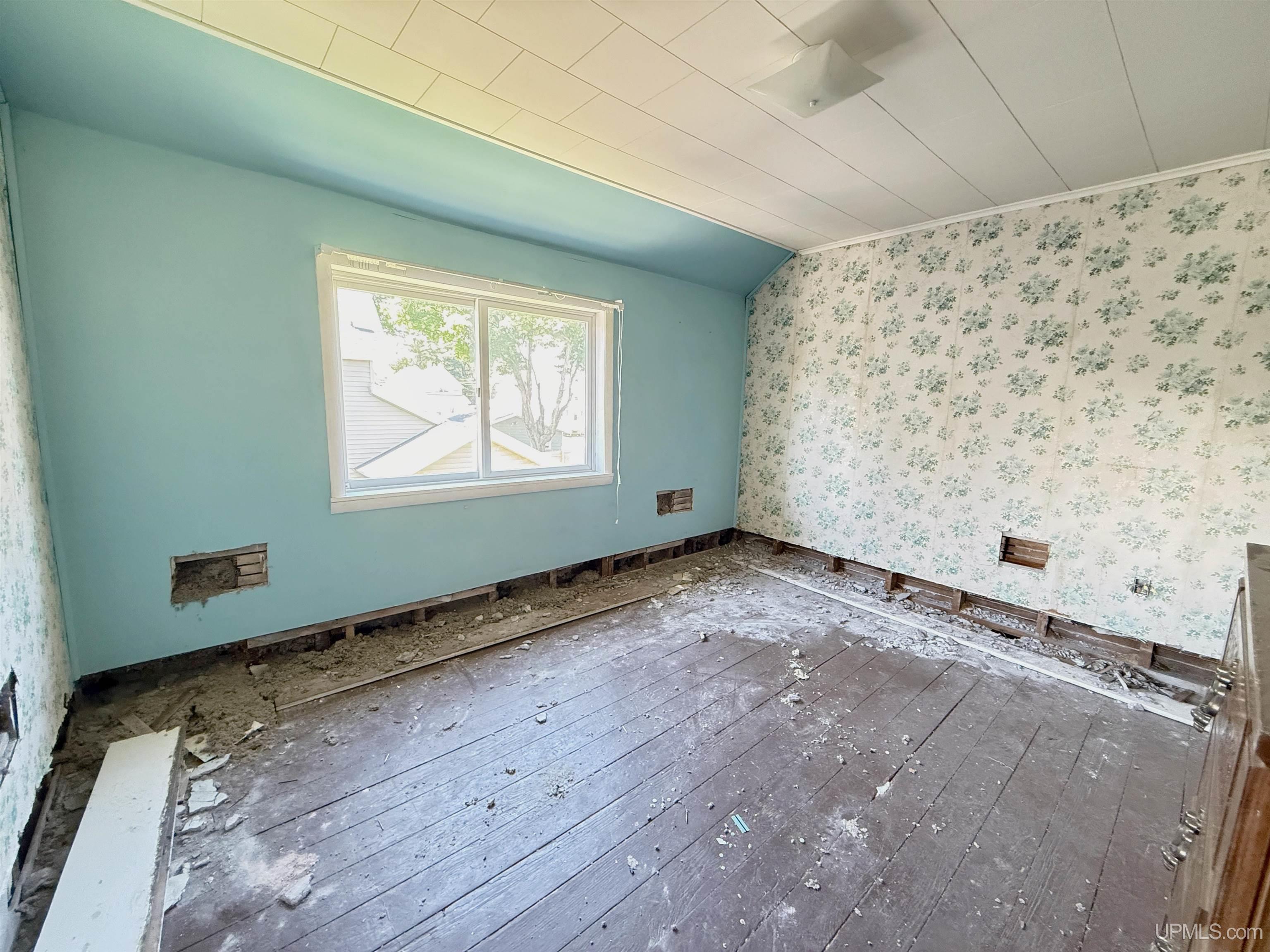 25396 Portland Street Property Photo 16
