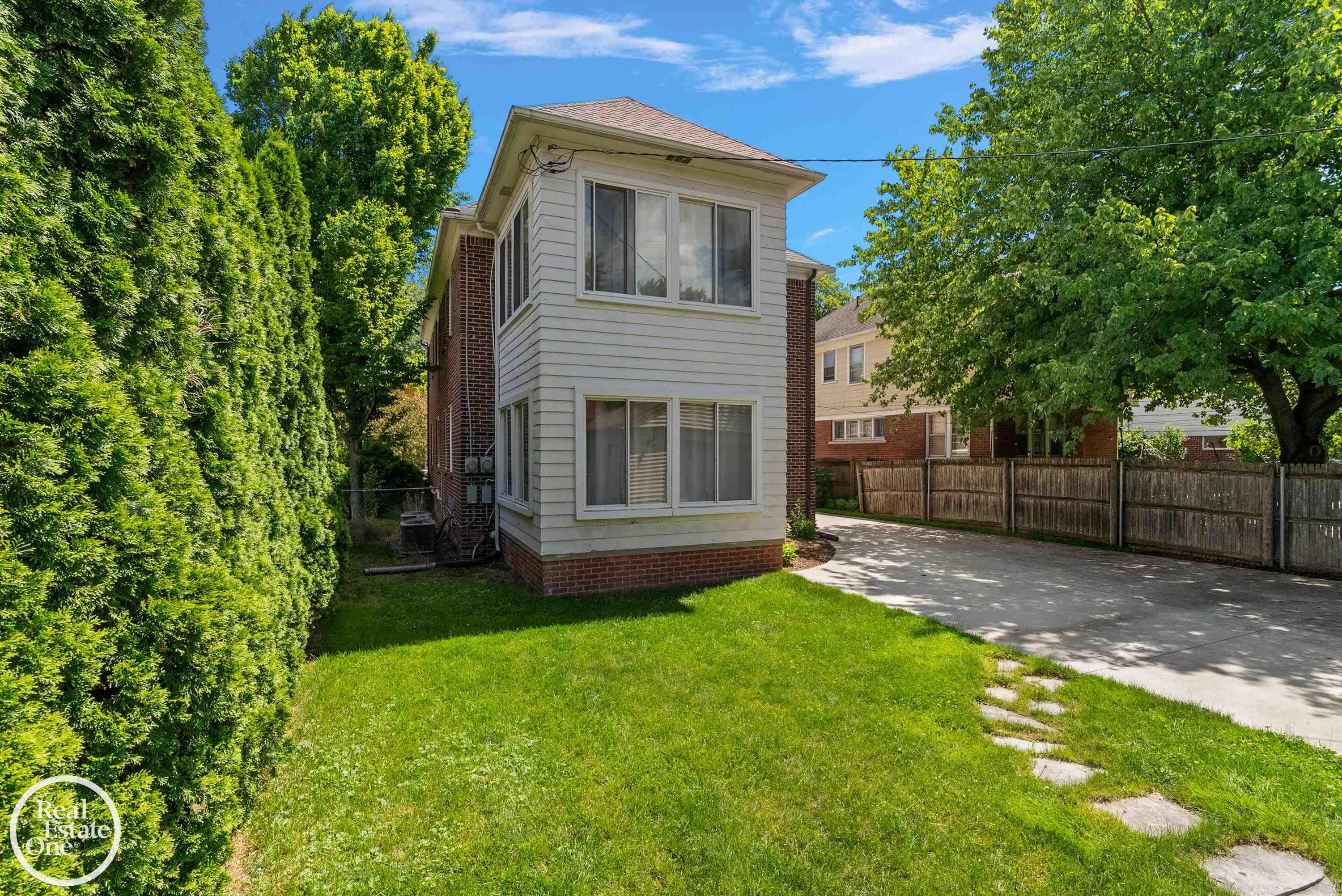 897 Rivard Boulevard Property Photo 7