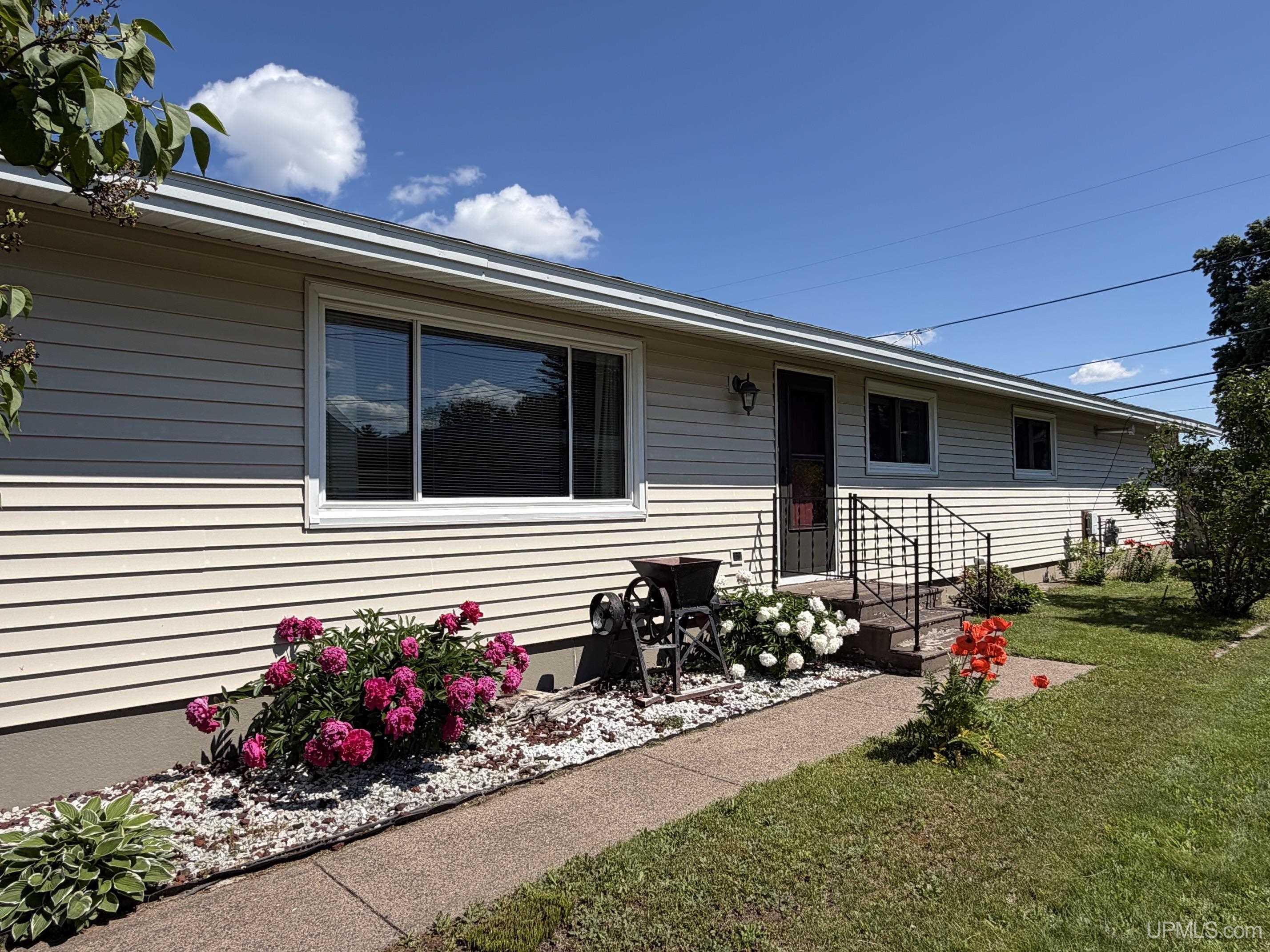1750 Cindy Street Property Photo 1