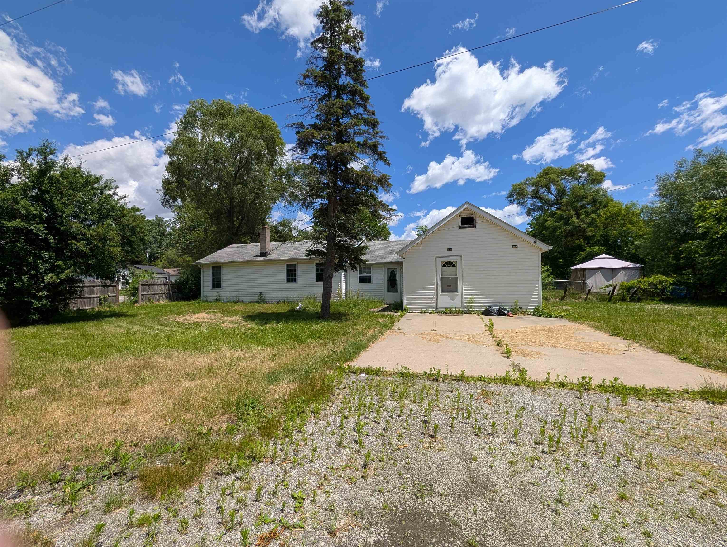 2286 California Avenue Property Photo 1