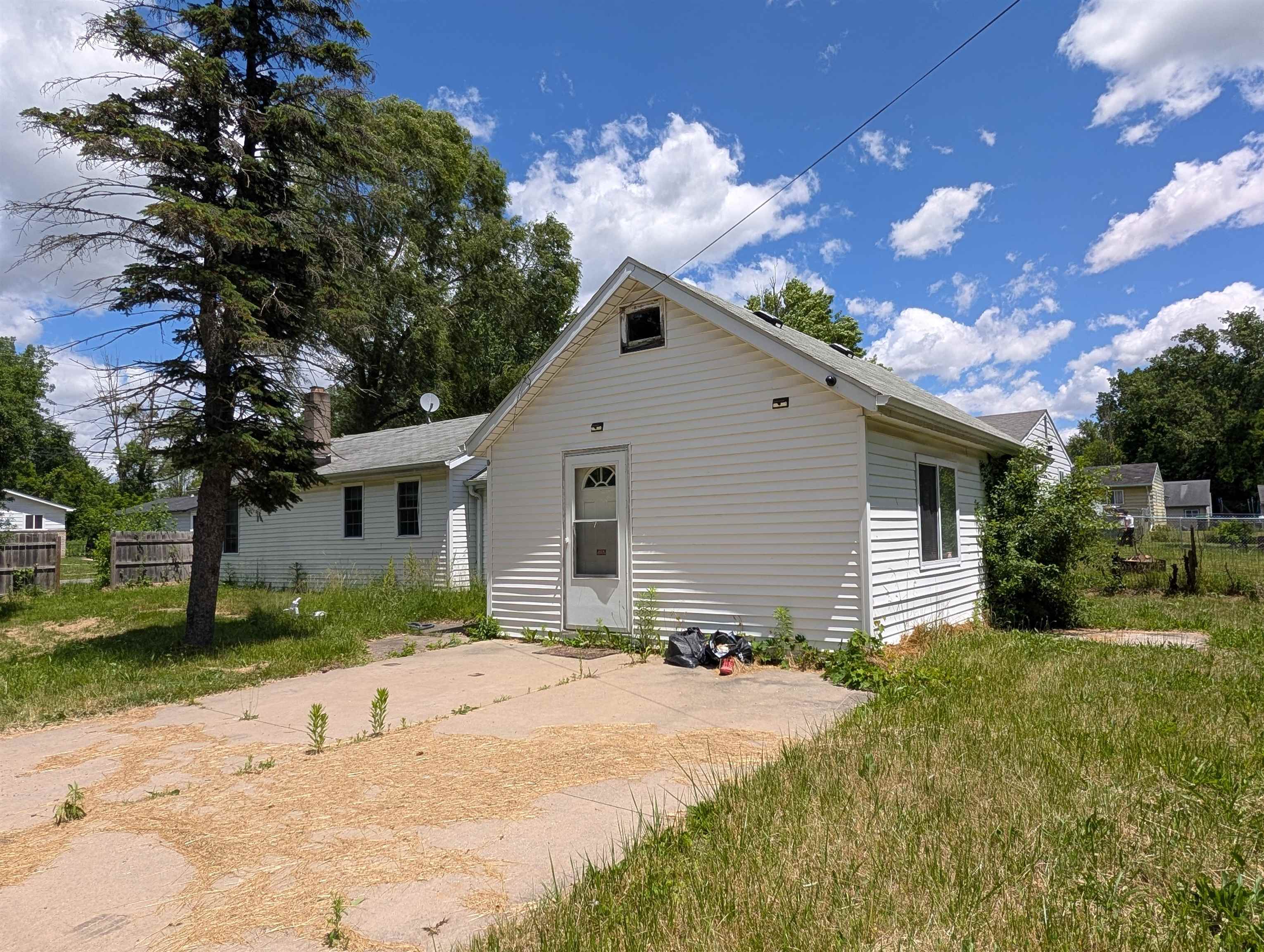 2286 California Avenue Property Photo 2