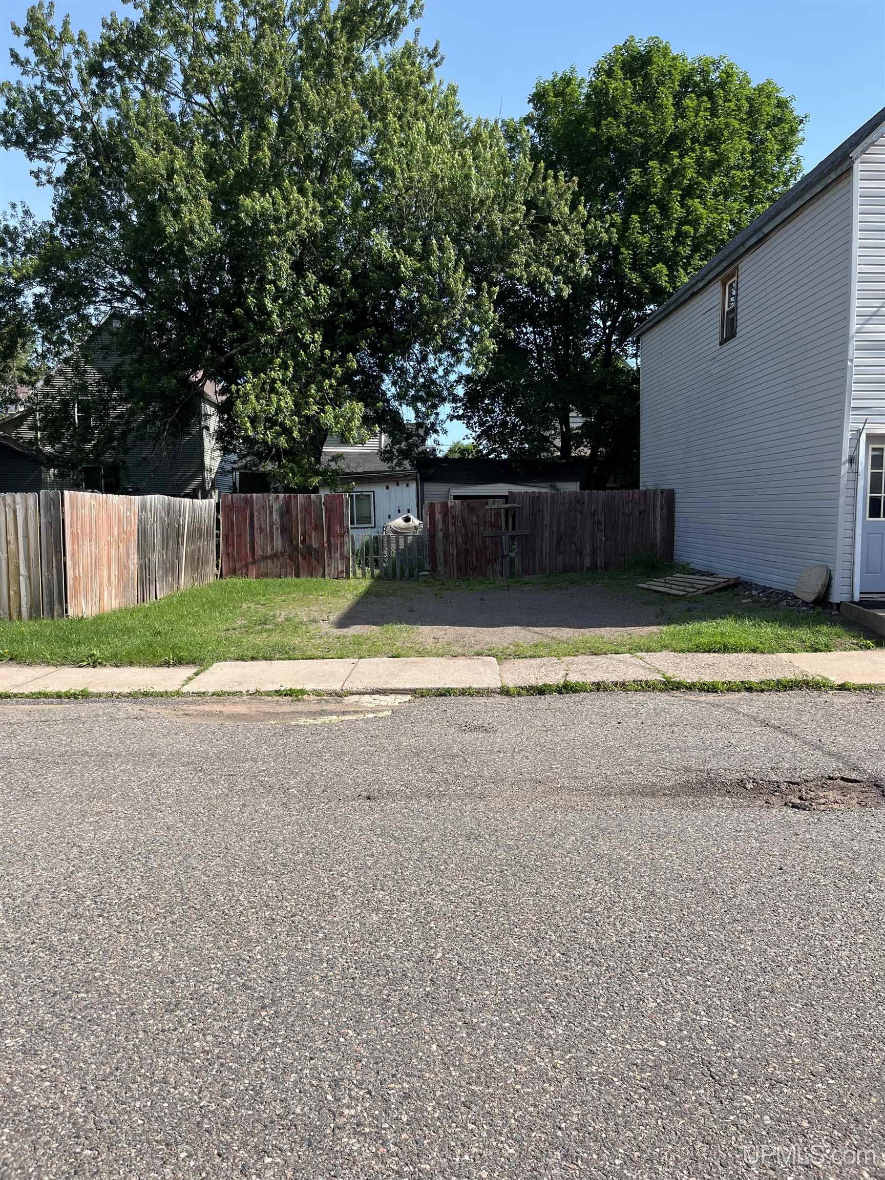 415 E High Street Property Photo 3
