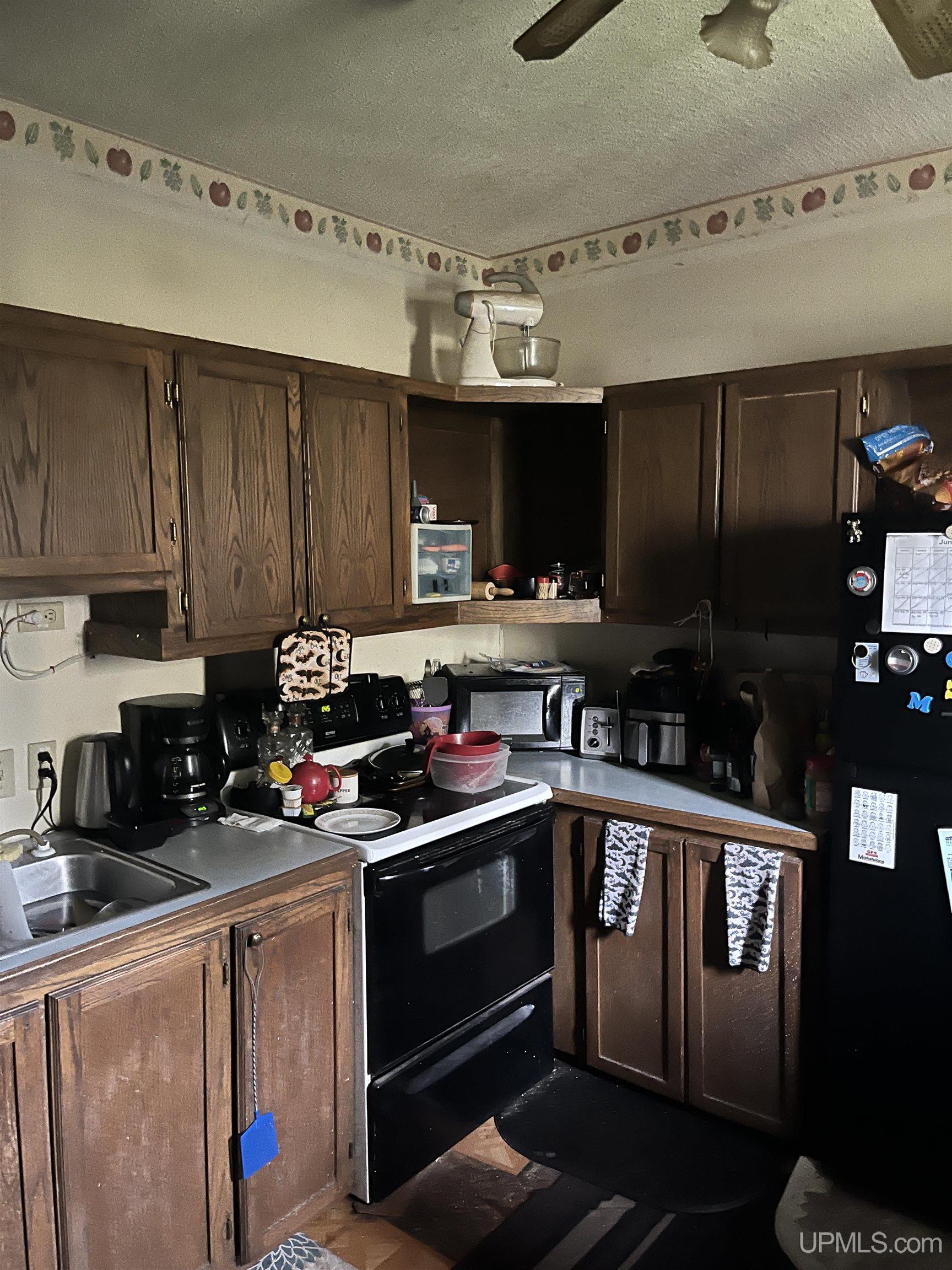 415 E High Street Property Photo 8