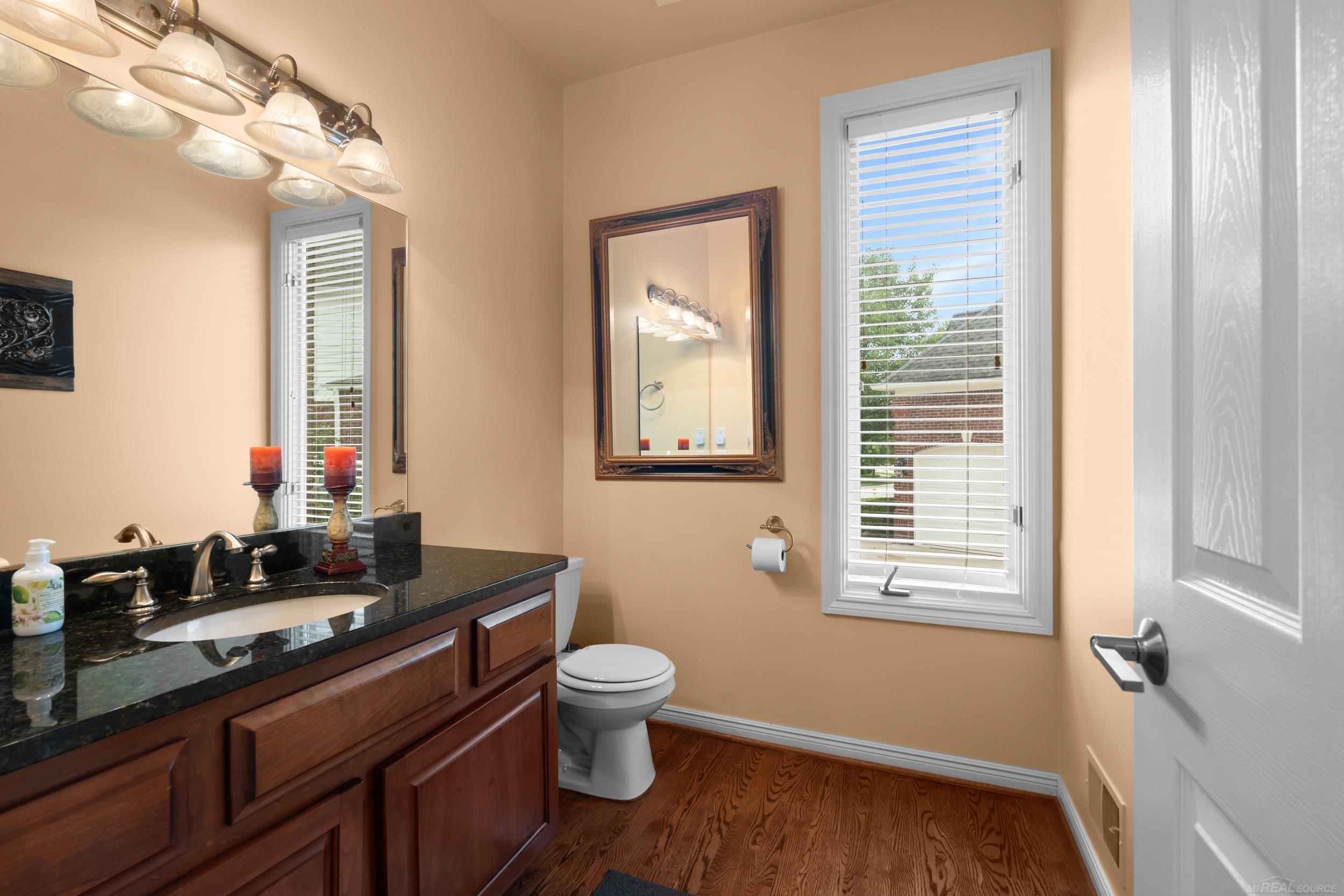 2250 Hawthorne Drive Property Photo 18
