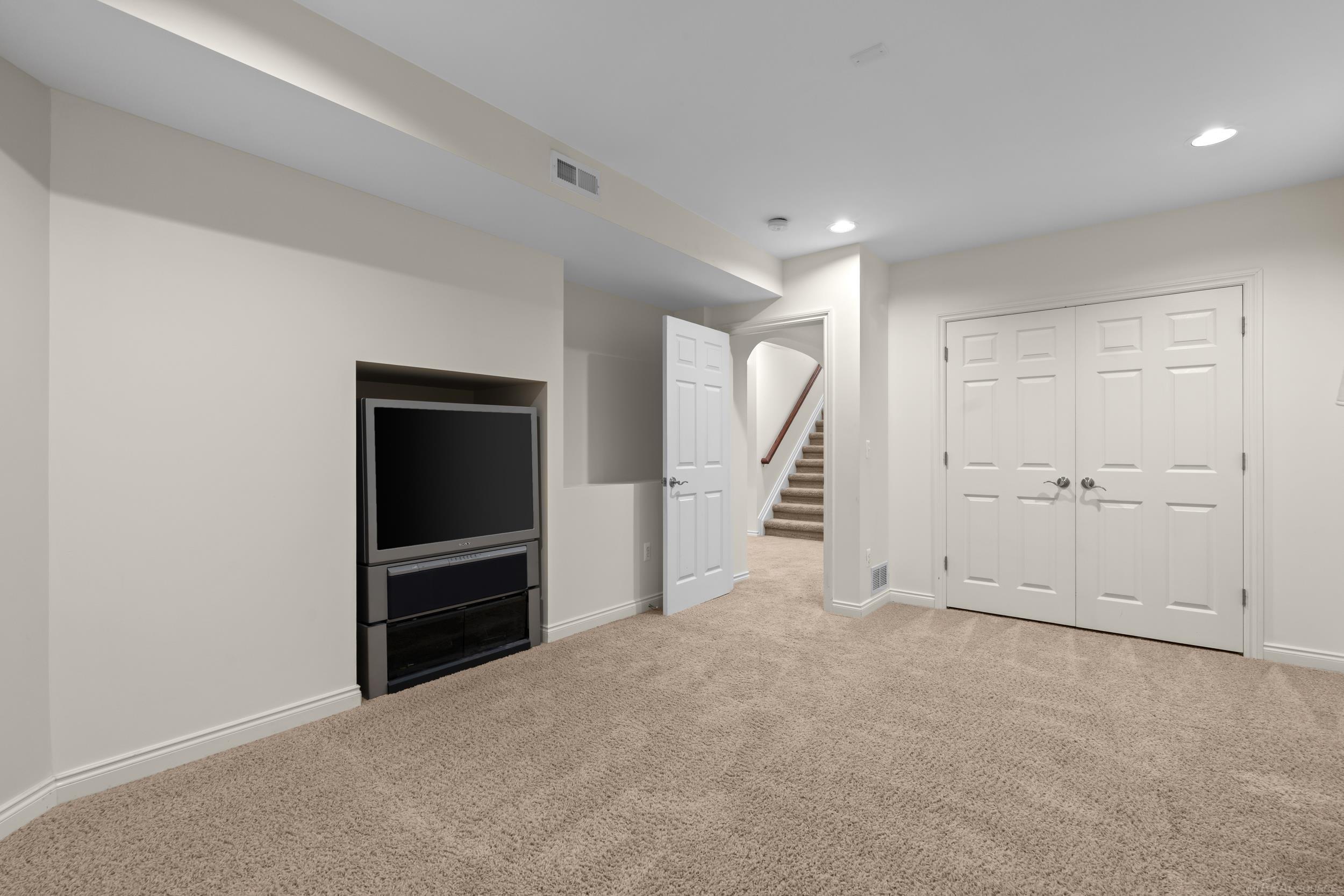 2250 Hawthorne Drive Property Photo 62