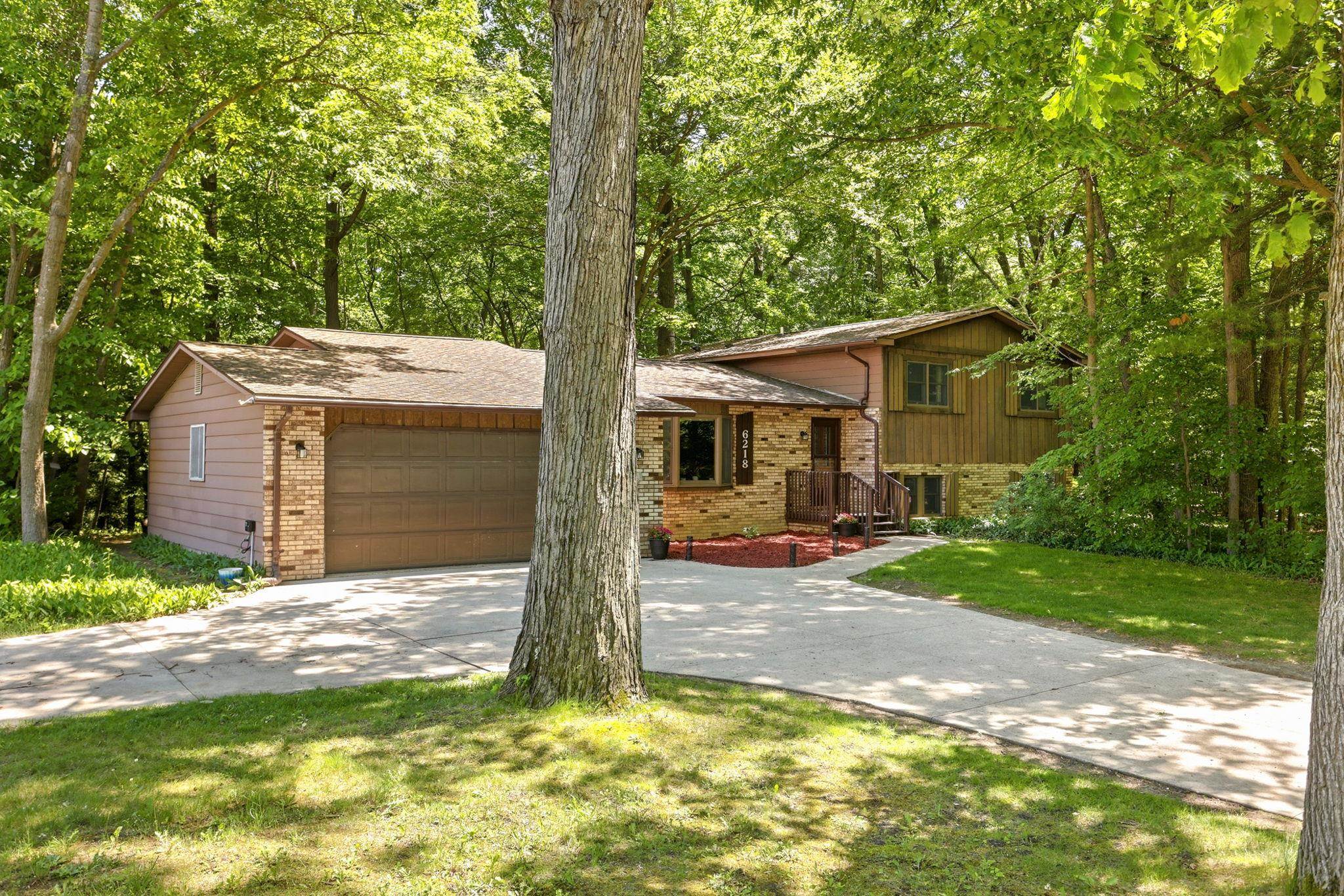 6218 Sturgeon Creek Parkway Property Photo 1