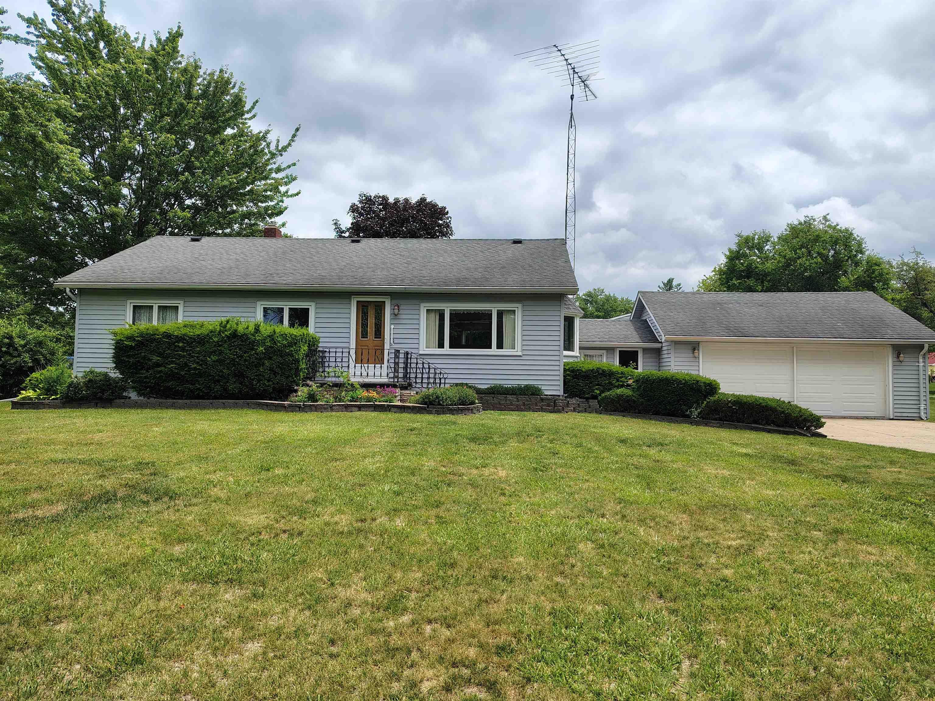 905 Dexter Drive Property Photo 1