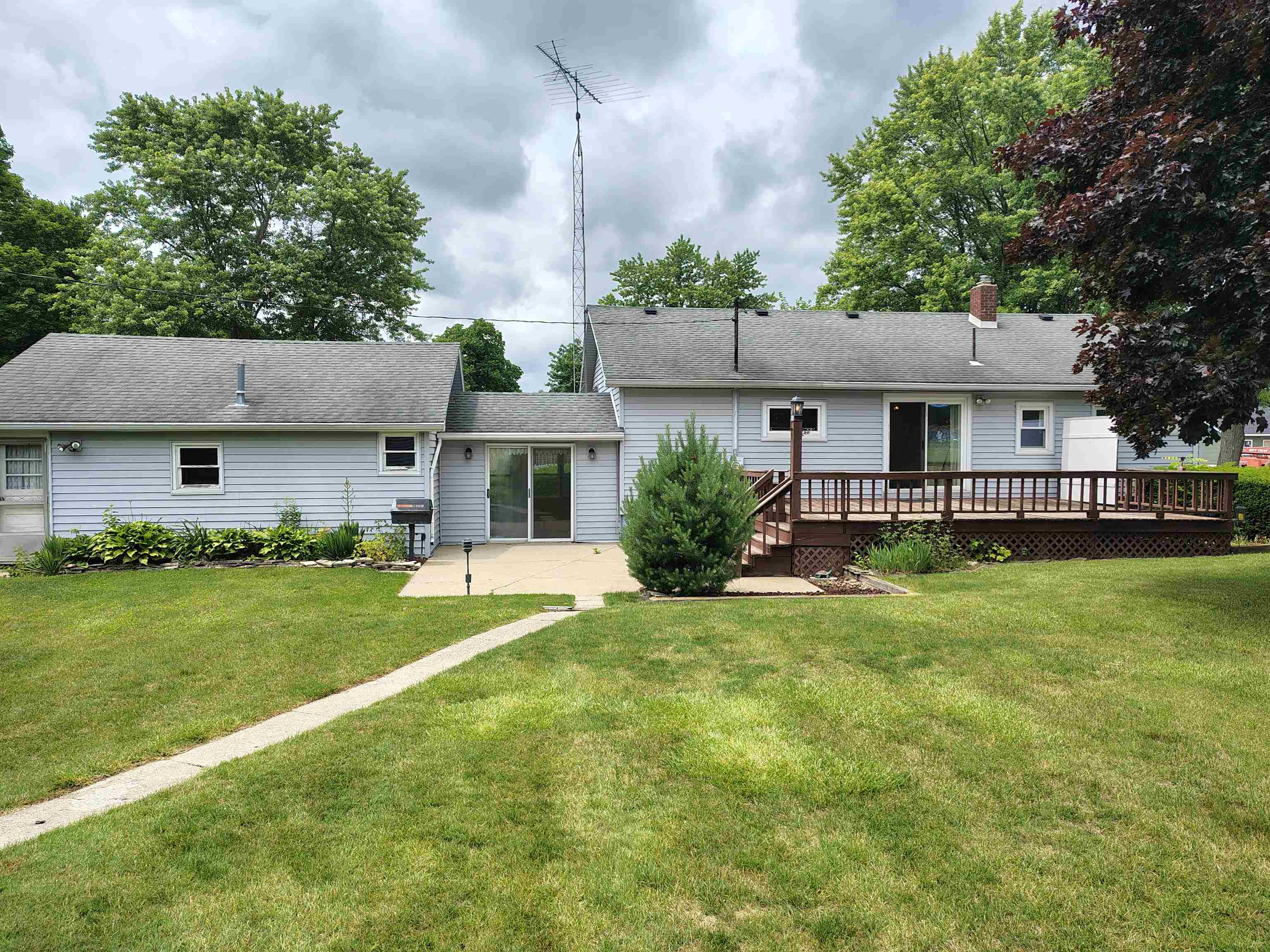 905 Dexter Drive Property Photo 3