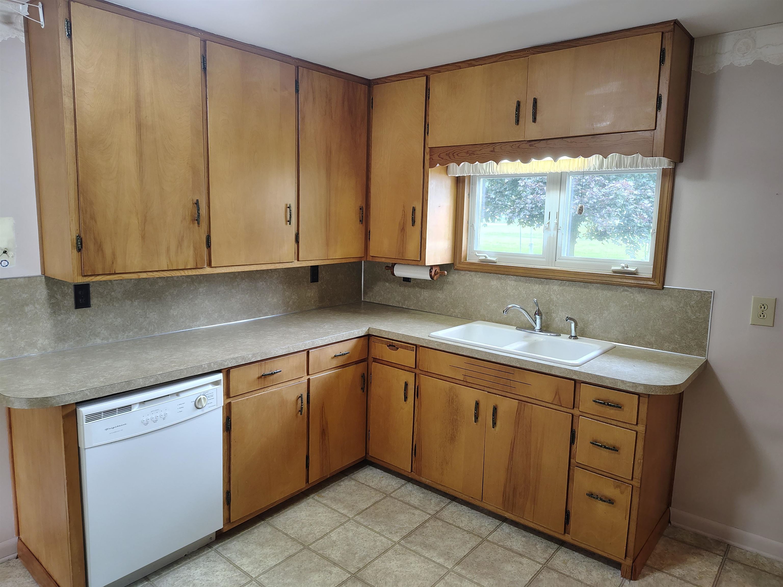905 Dexter Drive Property Photo 11