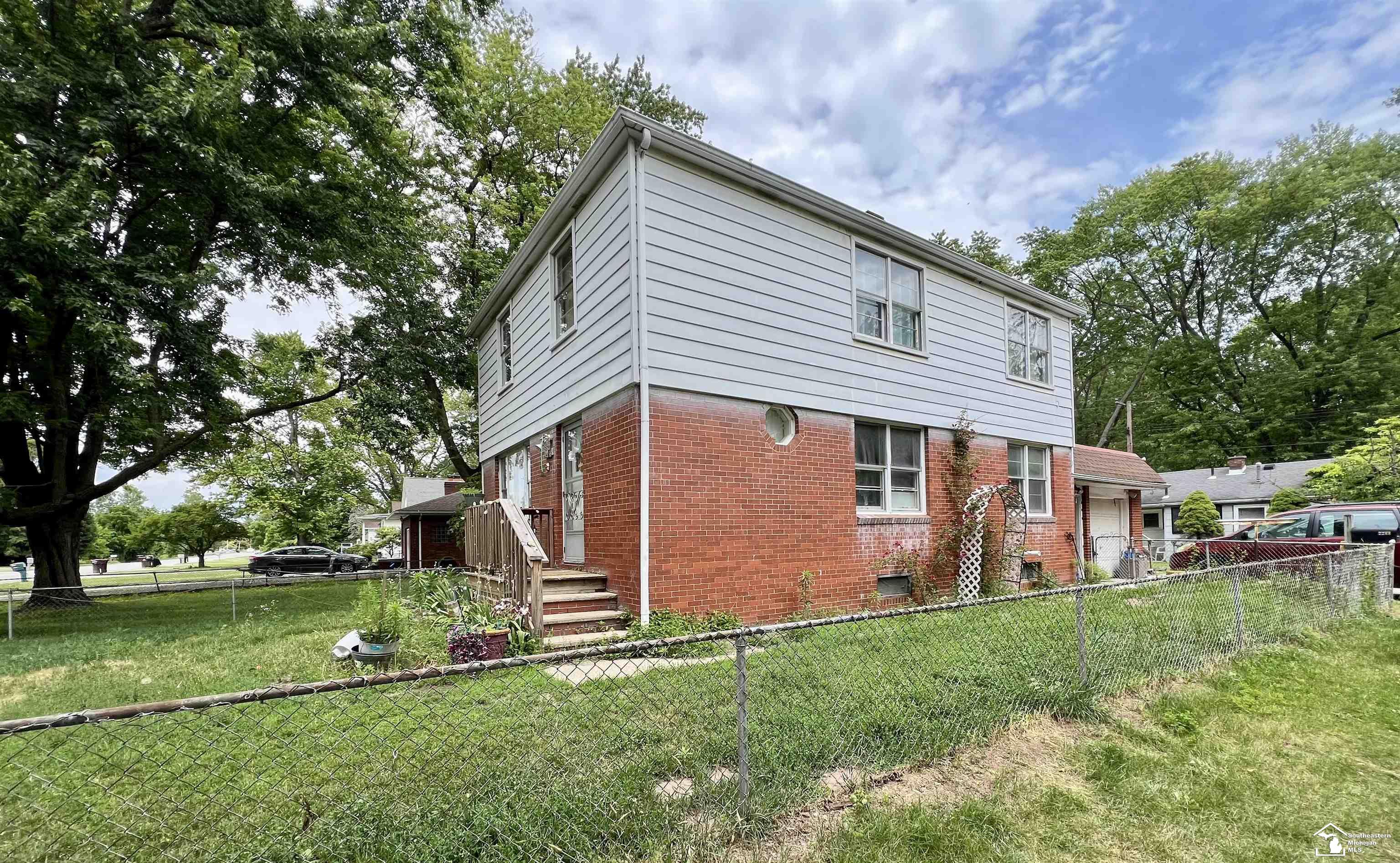 2288 Vivian Road Property Photo 2