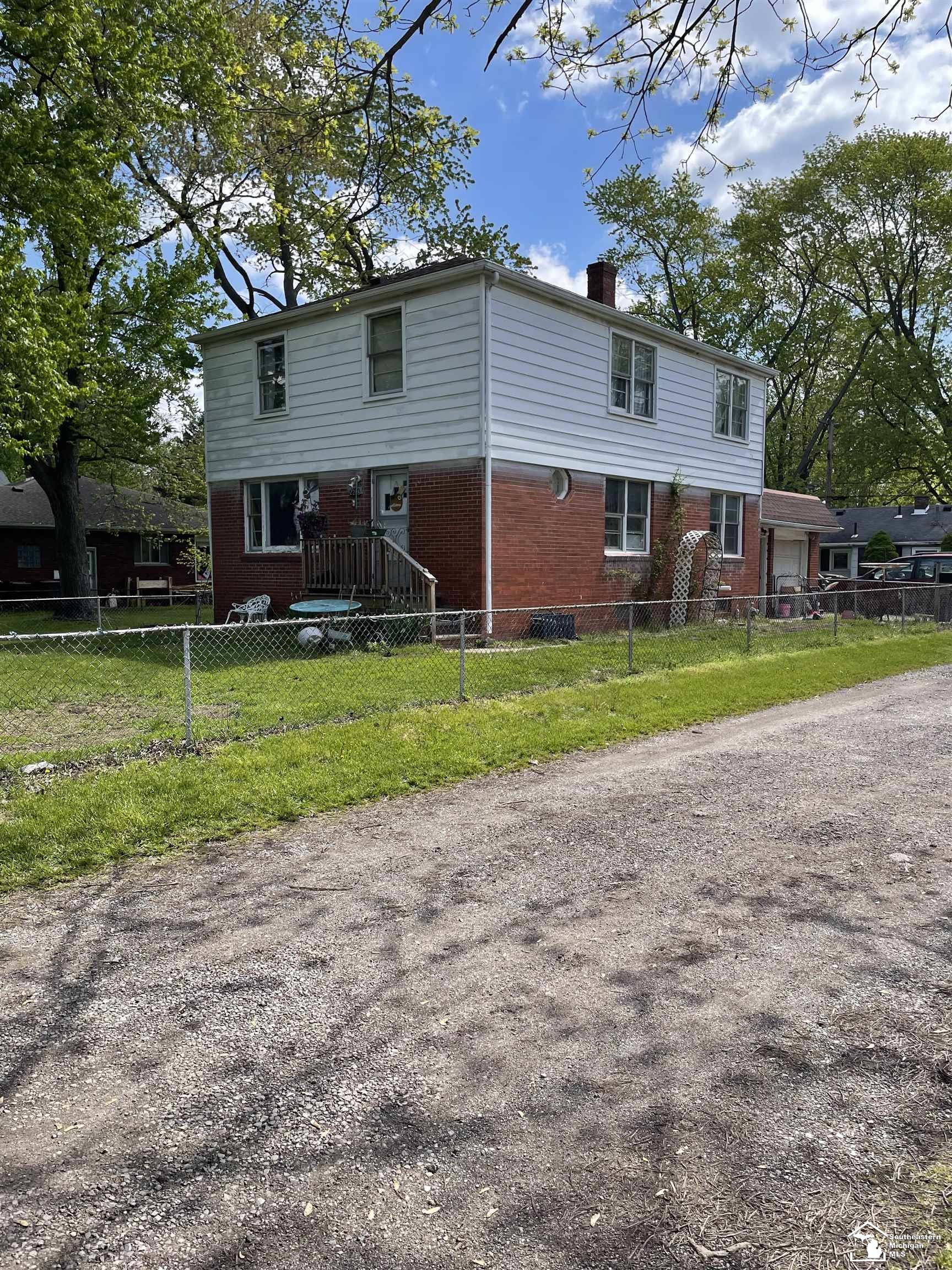 2288 Vivian Road Property Photo 3