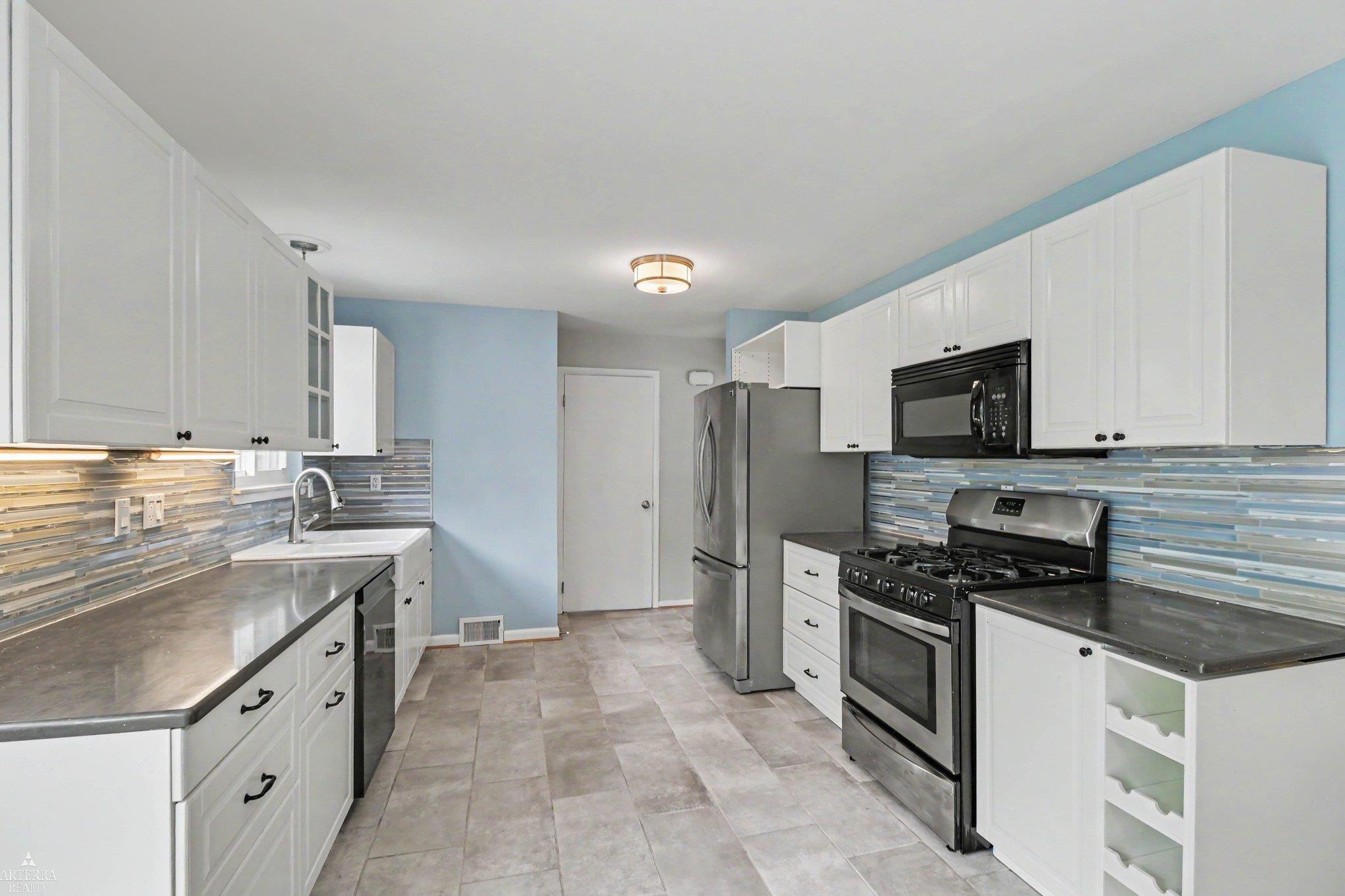 23425 Barfield Street Property Photo 5