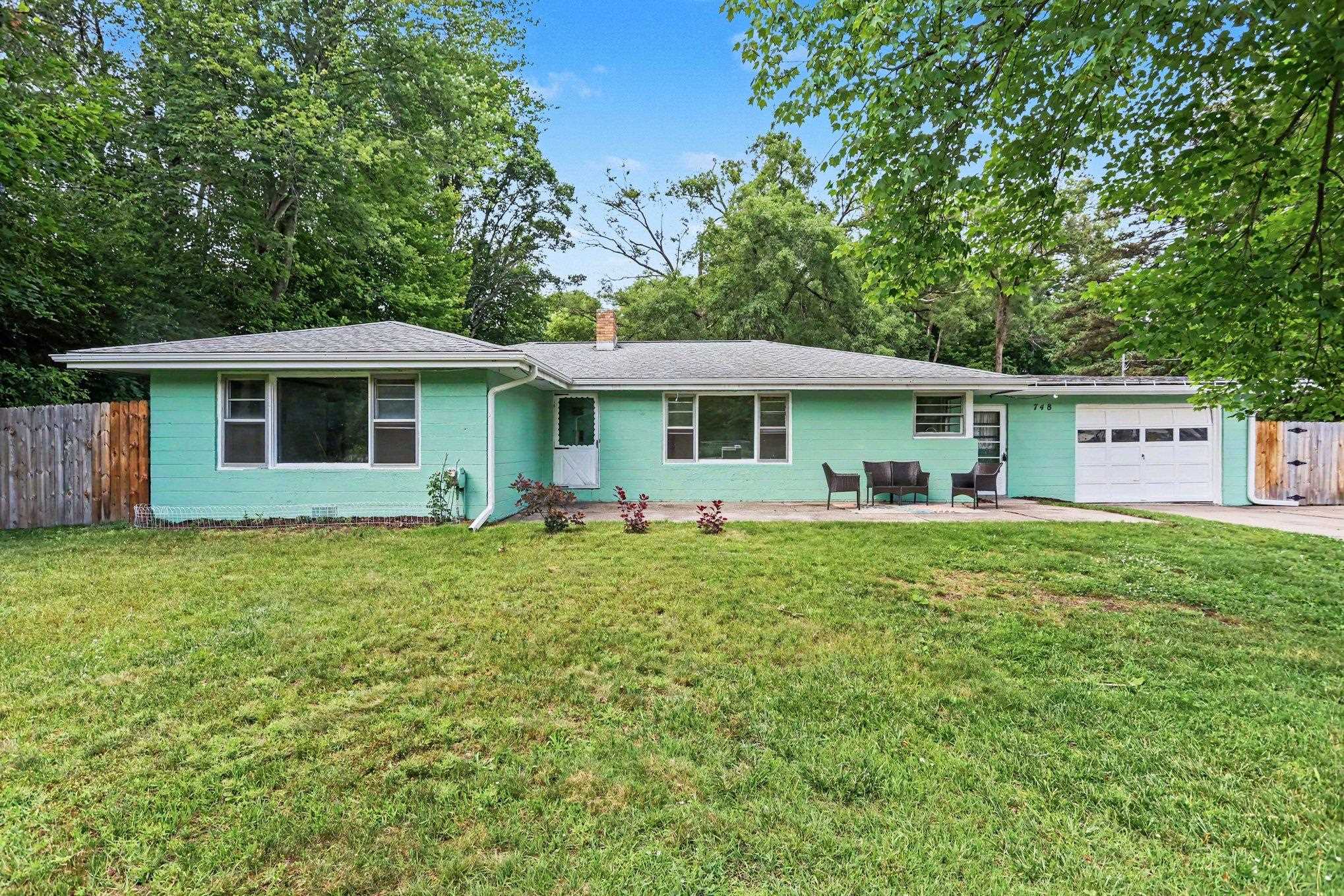 748 W Irish Street