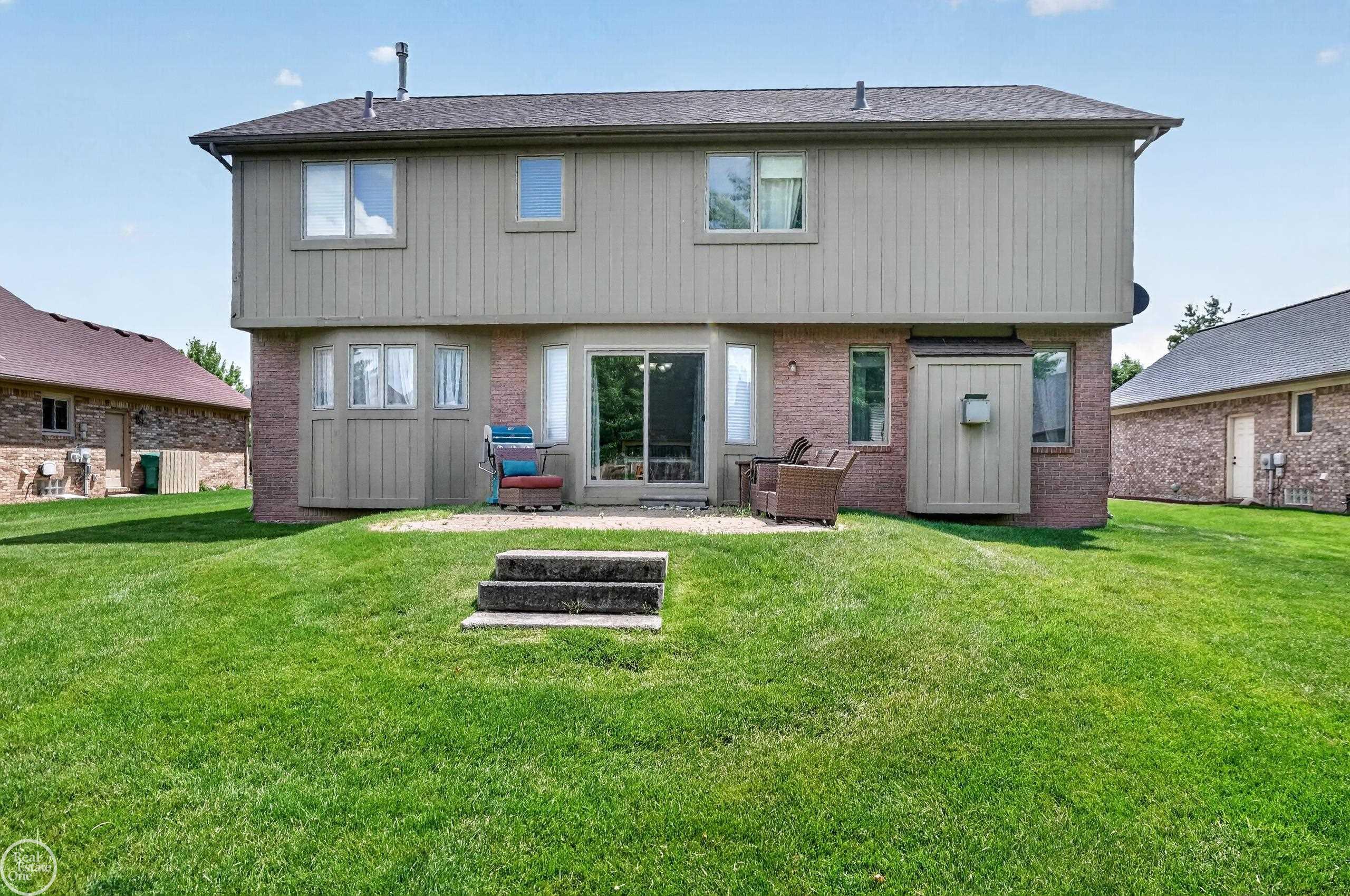 20415 Balmoral Drive Property Photo 4