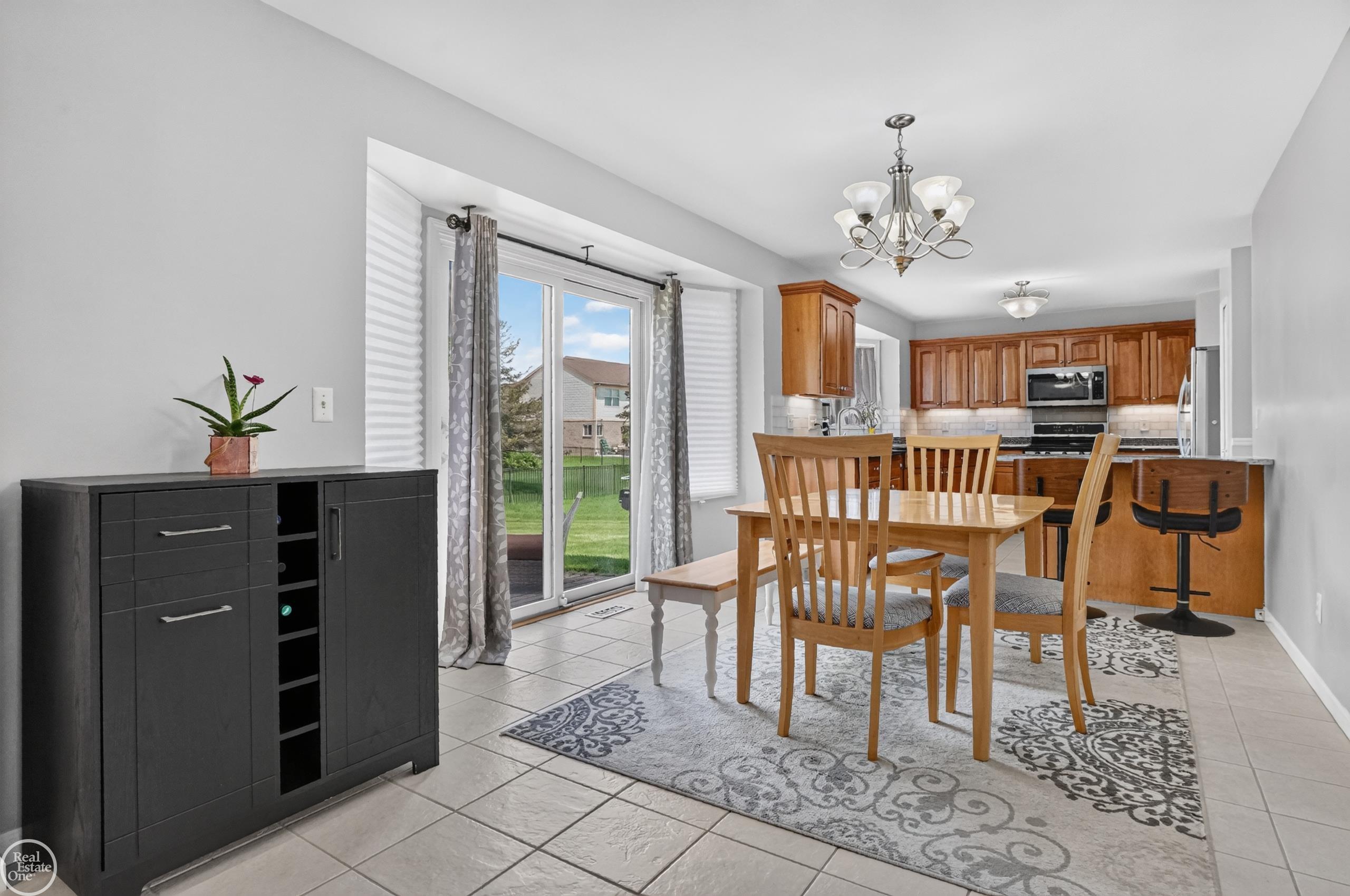 20415 Balmoral Drive Property Photo 10