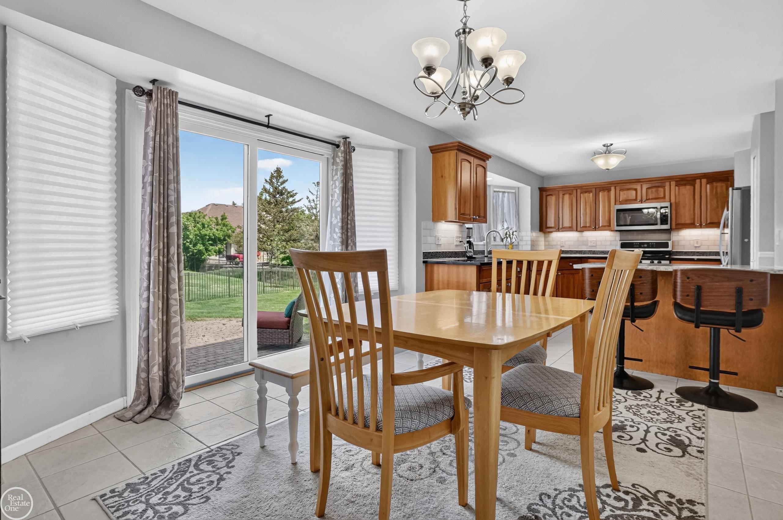 20415 Balmoral Drive Property Photo 11