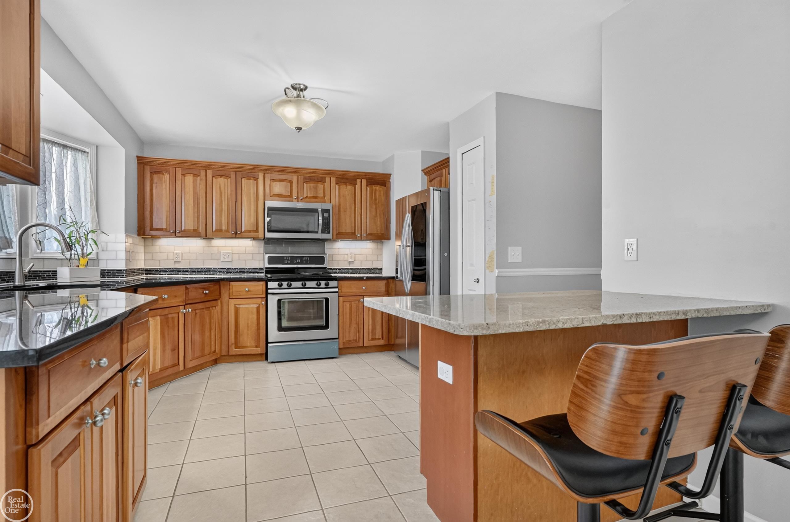20415 Balmoral Drive Property Photo 12