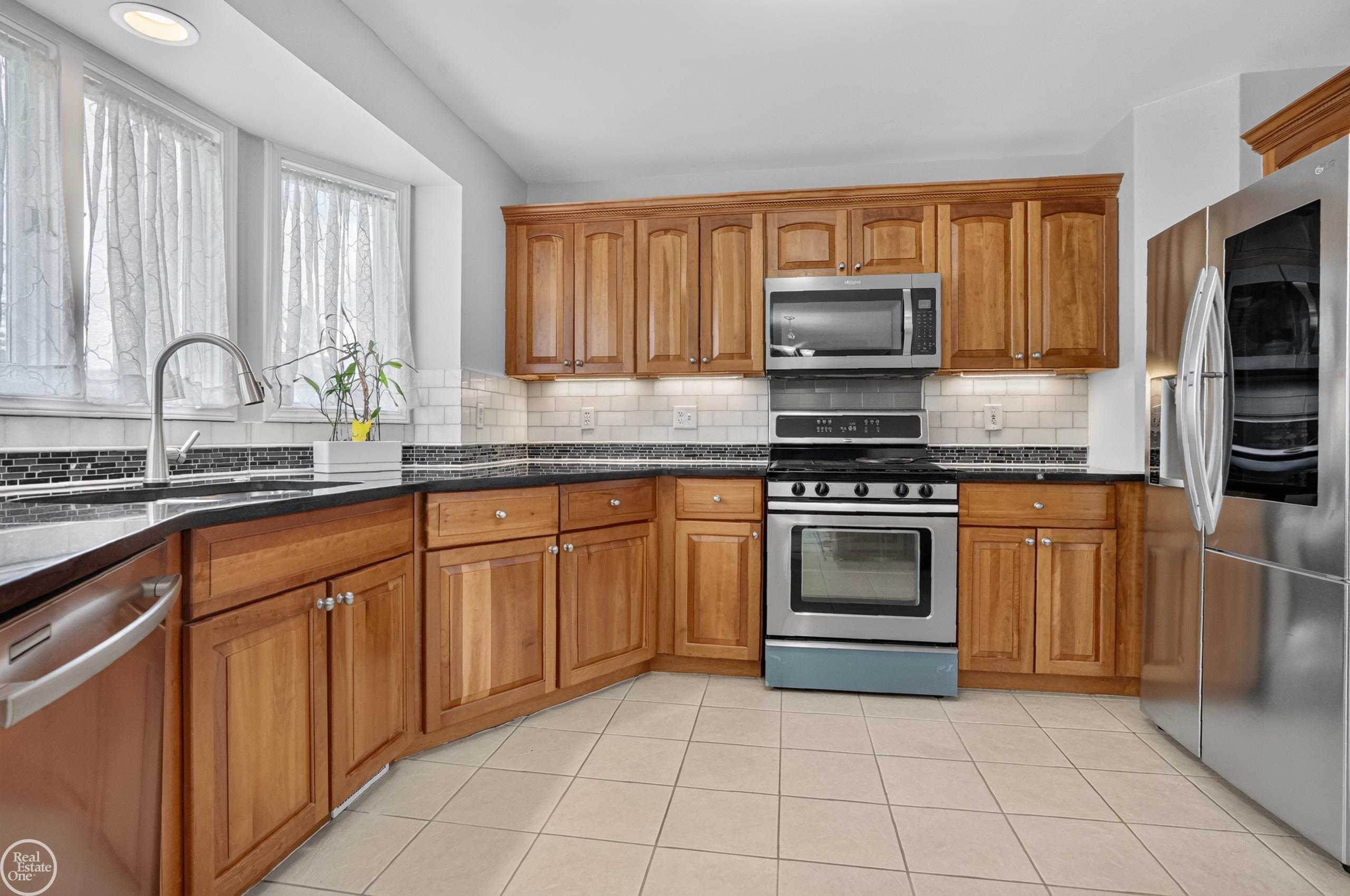 20415 Balmoral Drive Property Photo 13