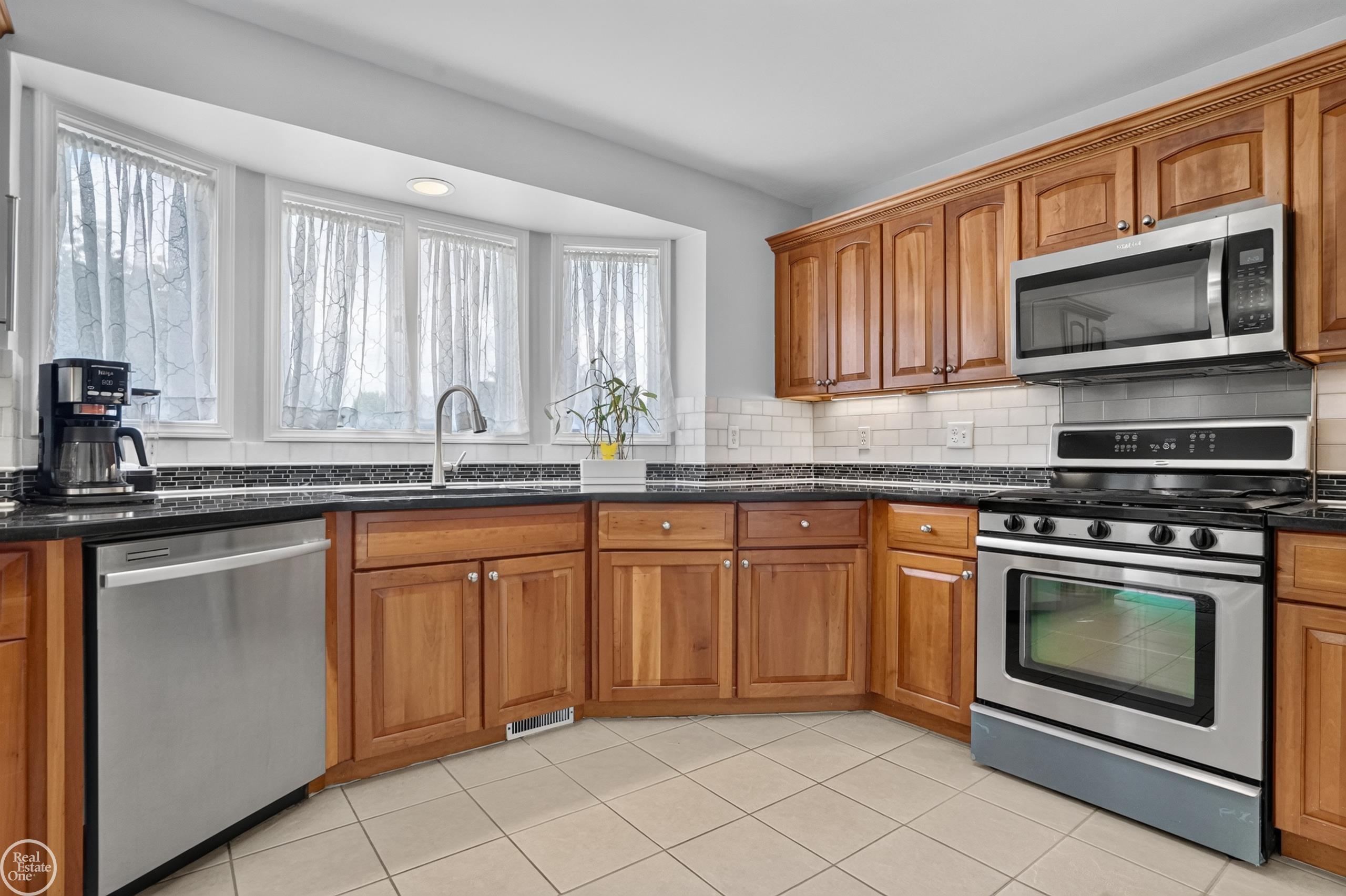 20415 Balmoral Drive Property Photo 14