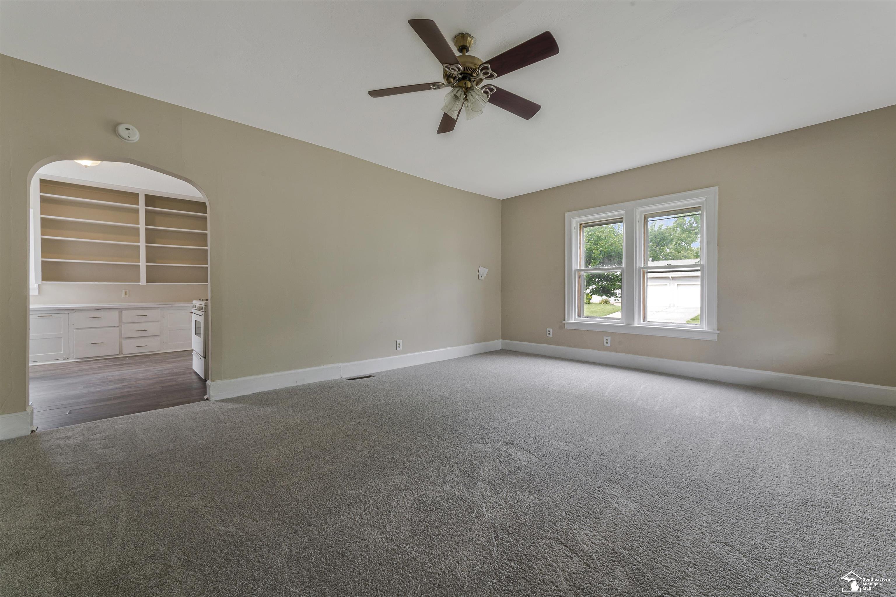 231 W 7th Street Property Photo 5