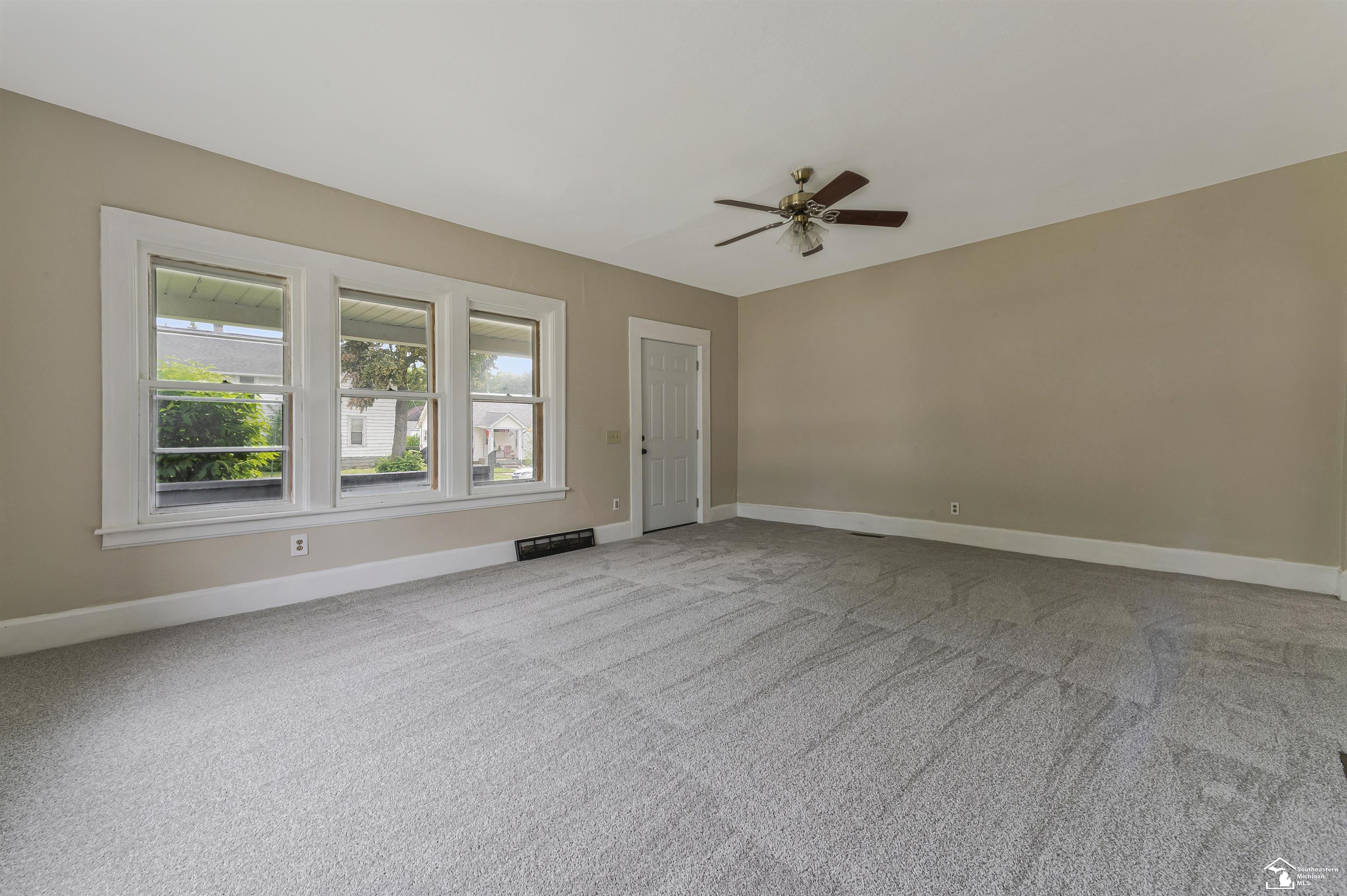 231 W 7th Street Property Photo 6