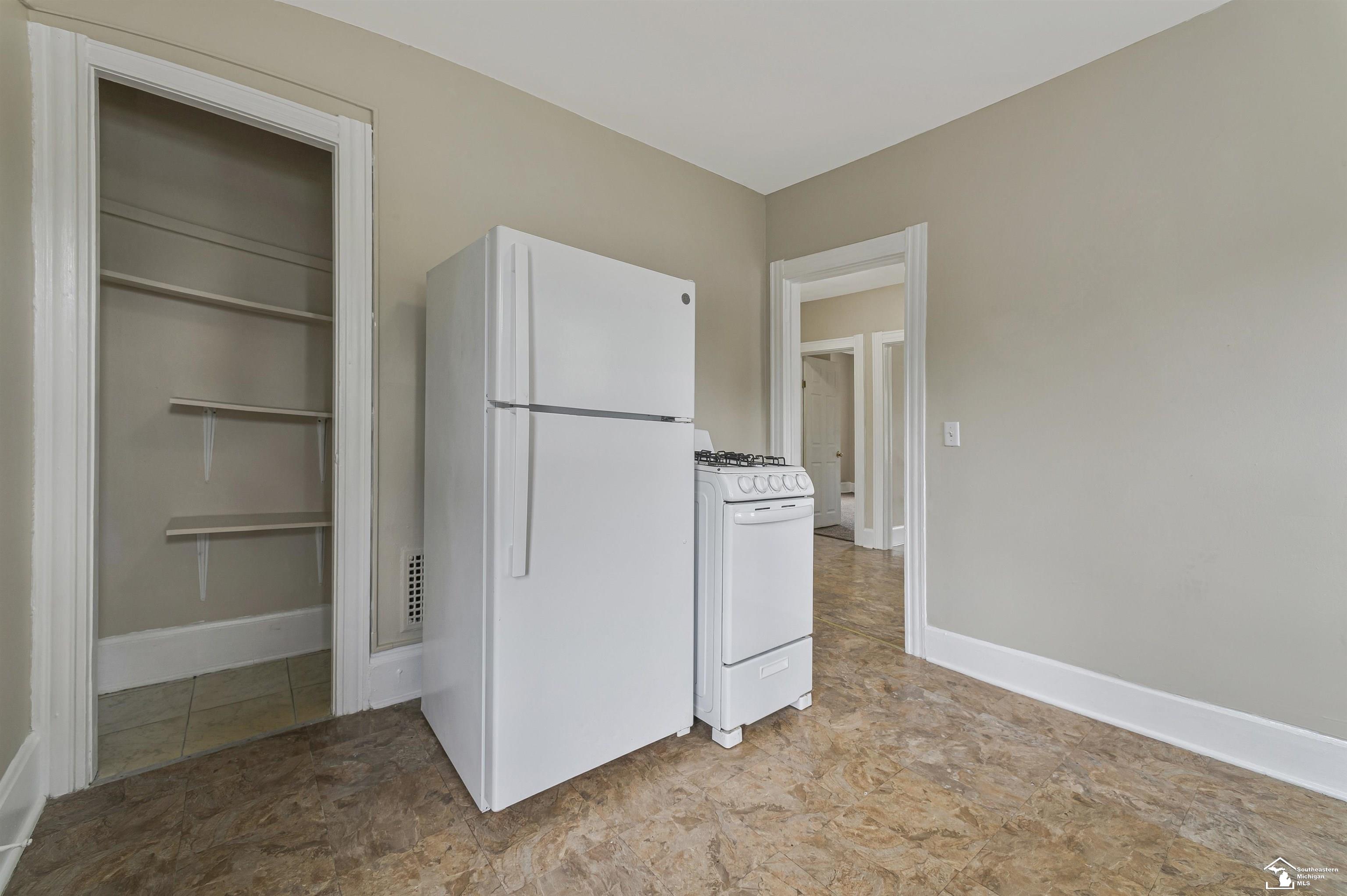 231 W 7th Street Property Photo 13